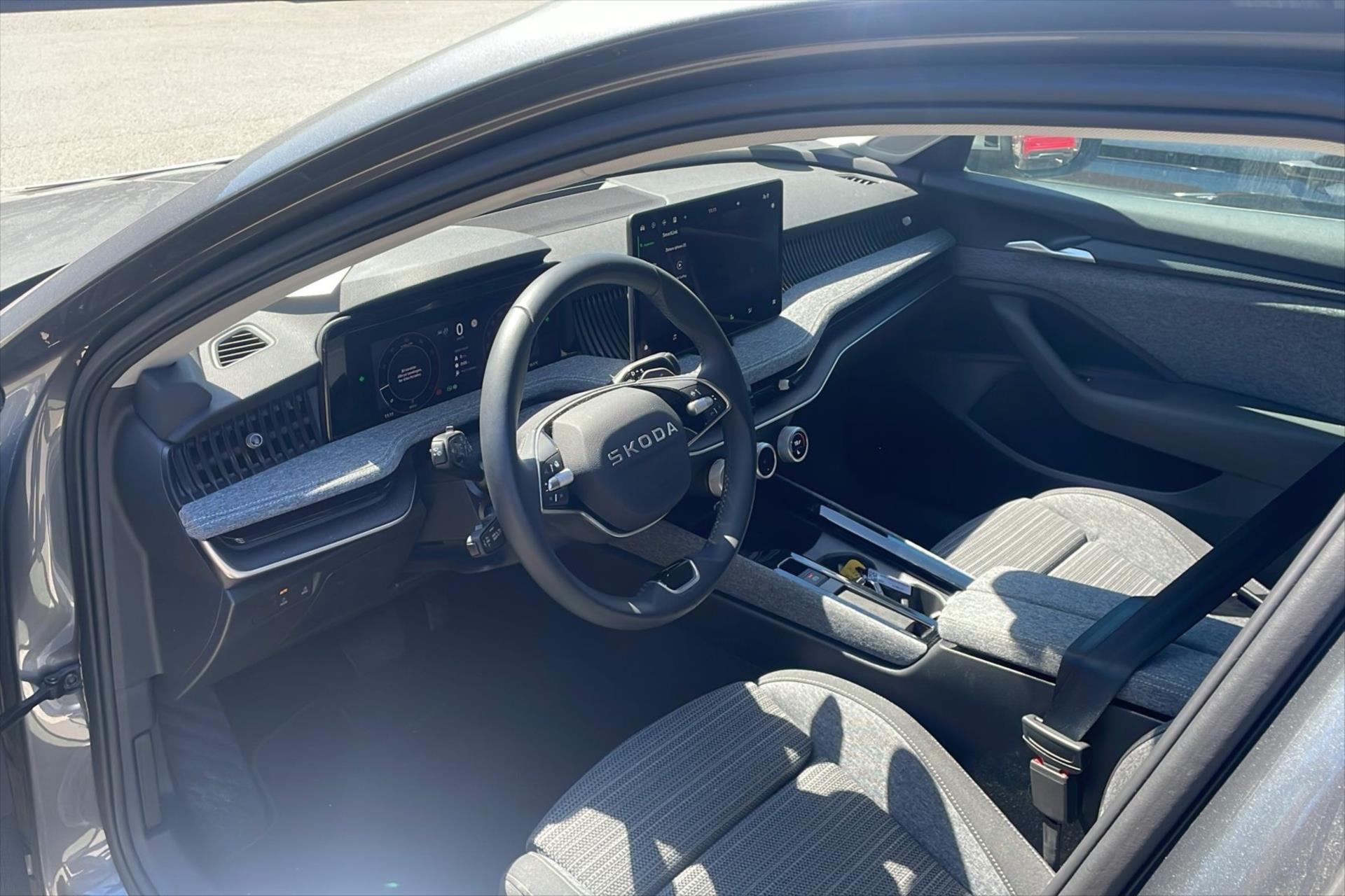 Hlavní fotografie vozu Škoda Superb 1,5 TSI 110kW DSG Selection VŮZ PŘIPRAVUJEME K PRODEJI (3)