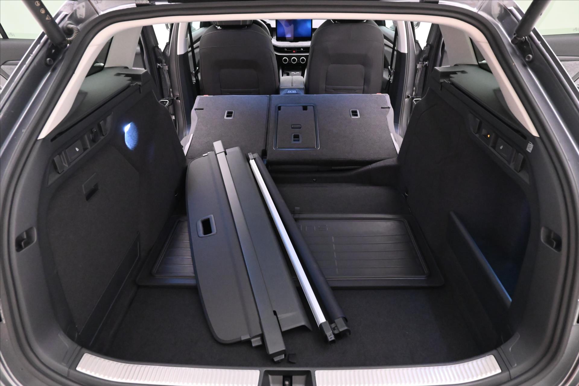 Hlavní fotografie vozu Škoda Superb 1,5 TSI 110kW DSG Selection Záruka až 5 let (11)