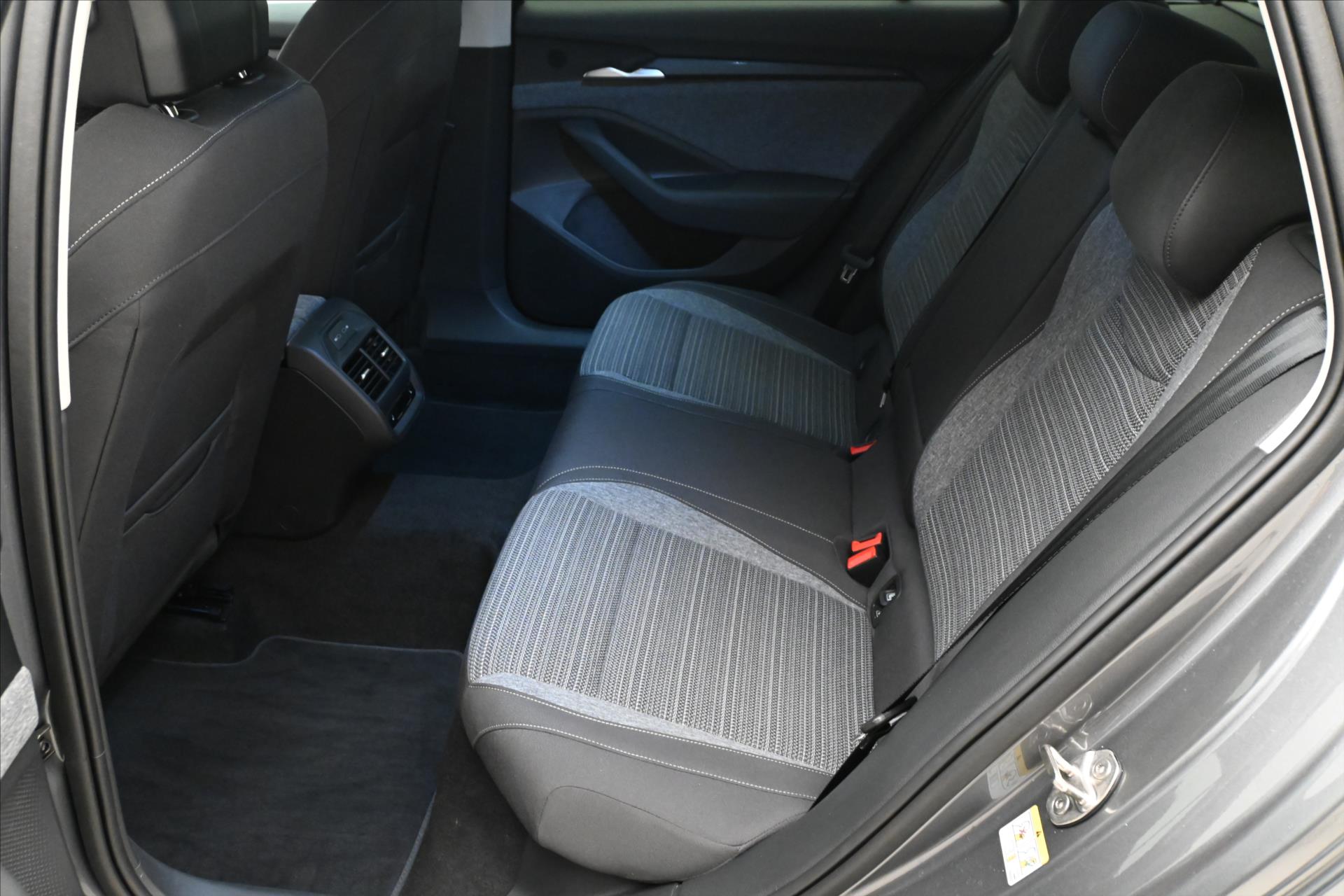 Hlavní fotografie vozu Škoda Superb 1,5 TSI 110kW DSG Selection Záruka až 5 let (14)