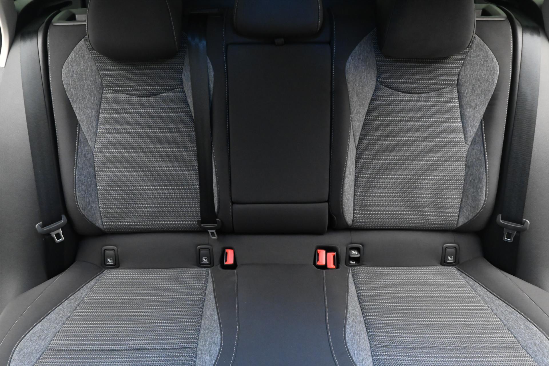 Hlavní fotografie vozu Škoda Superb 1,5 TSI 110kW DSG Selection Záruka až 5 let (29)