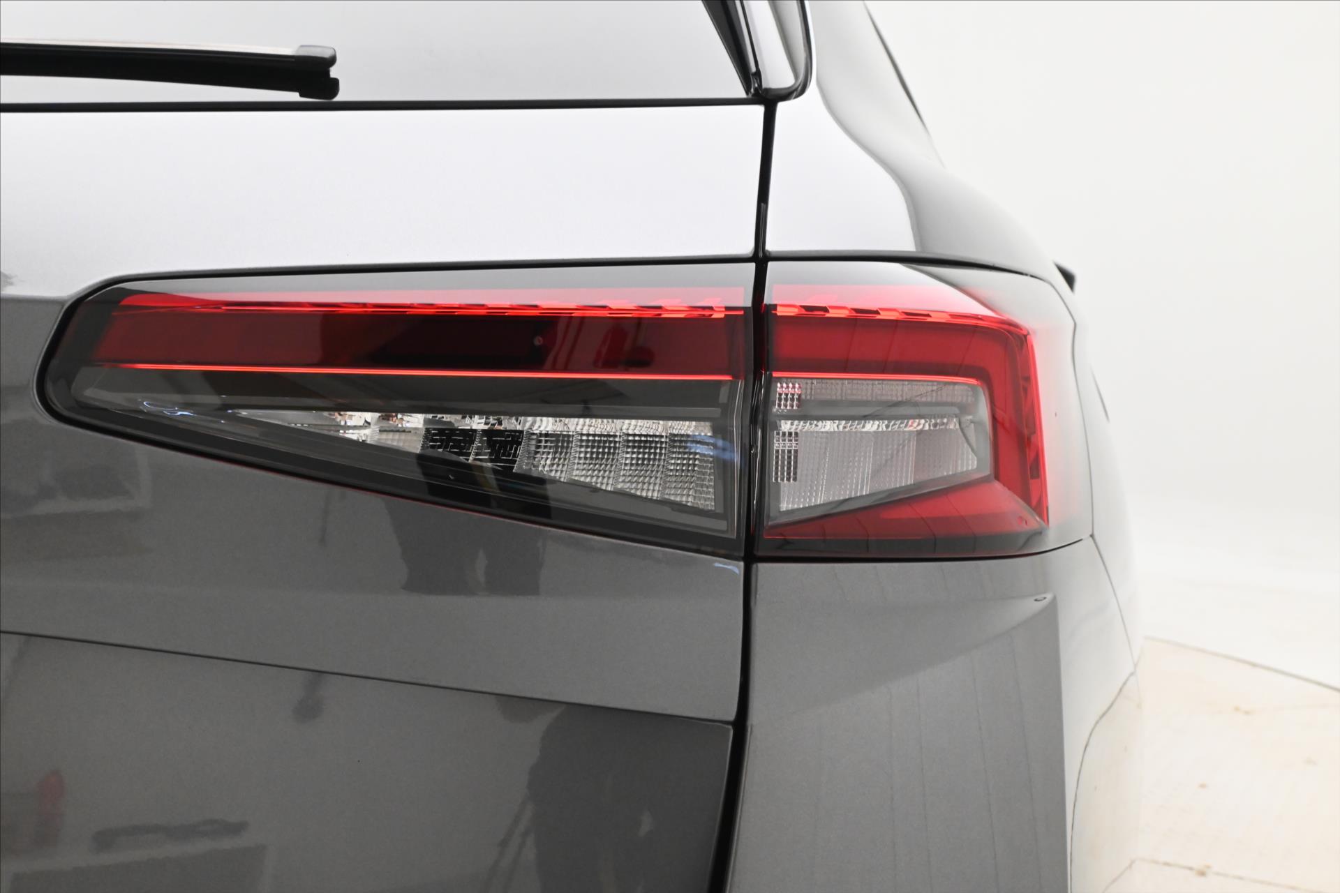 Hlavní fotografie vozu Škoda Superb 1,5 TSI 110kW DSG Selection Záruka až 5 let (32)
