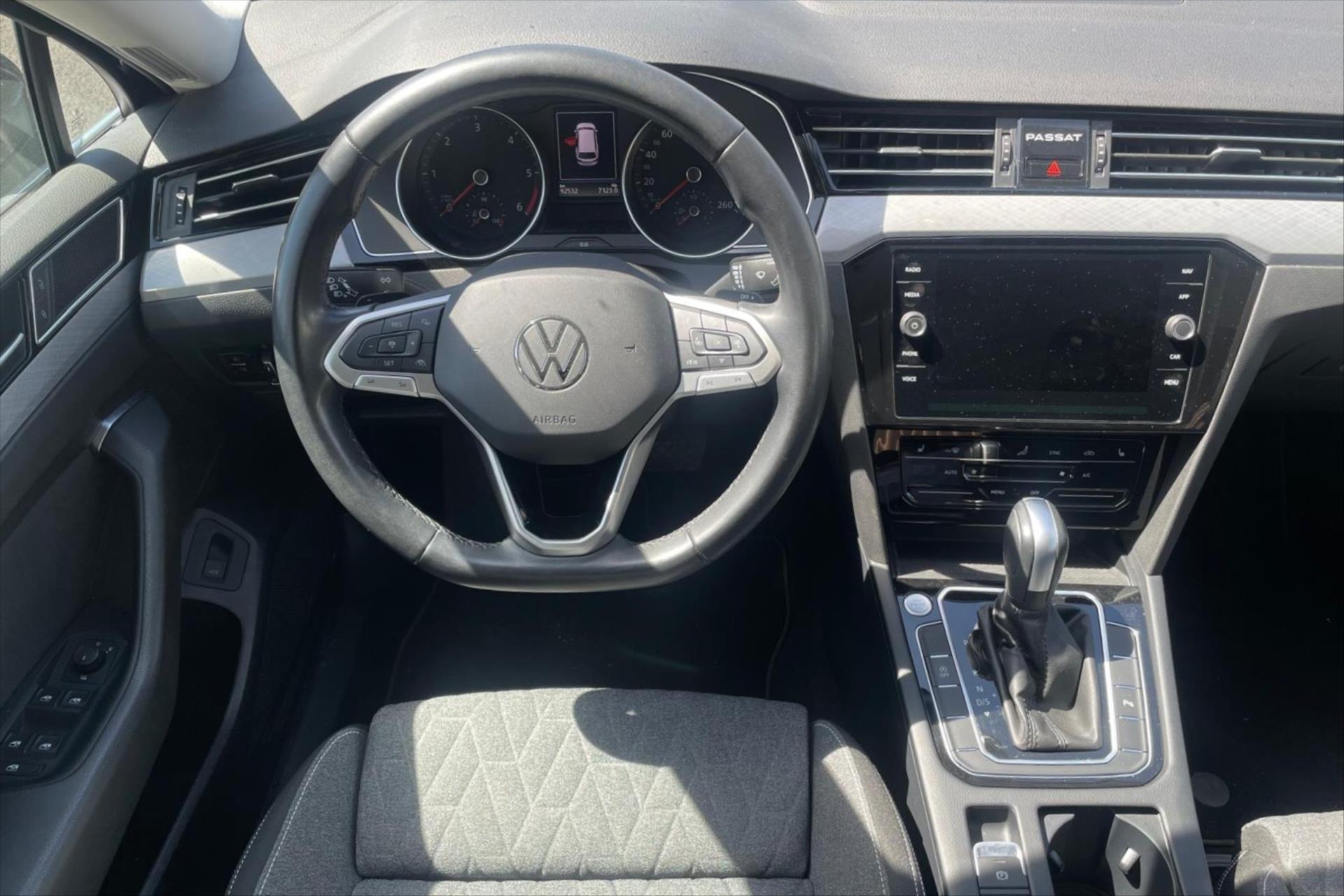 Hlavní fotografie vozu Volkswagen Passat 2,0 TDI 110 kW DSG Business VŮZ PŘIPRAVUJEME K PRODEJI (3)