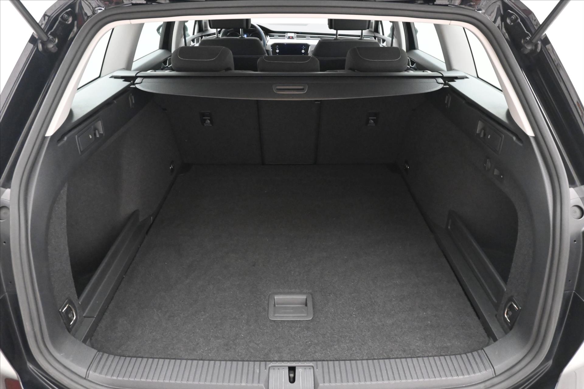 Hlavní fotografie vozu Volkswagen Passat 2,0 TDI 110 kW DSG Business Záruka až 5 let (10)
