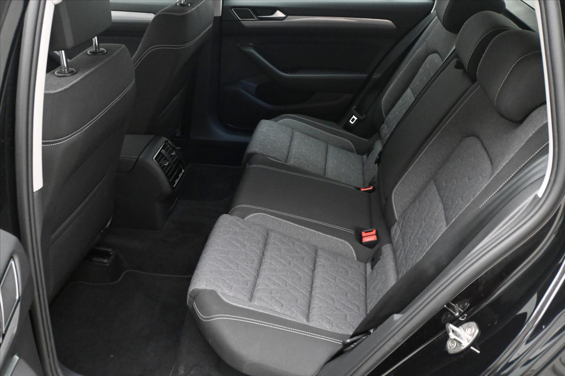 Hlavní fotografie vozu Volkswagen Passat 2,0 TDI 110 kW DSG Business Záruka až 5 let (14)