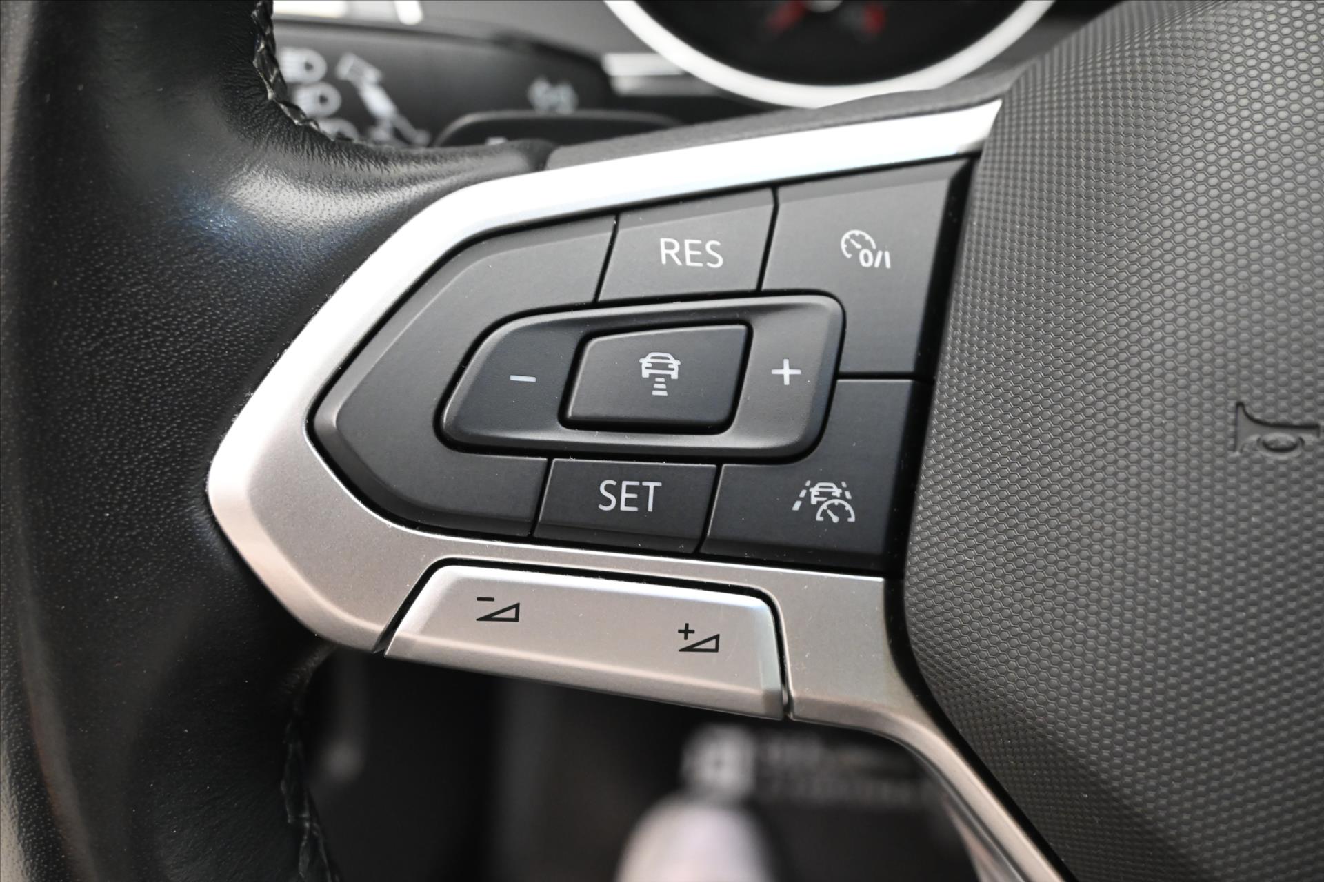 Hlavní fotografie vozu Volkswagen Passat 2,0 TDI 110 kW DSG Business Záruka až 5 let (24)