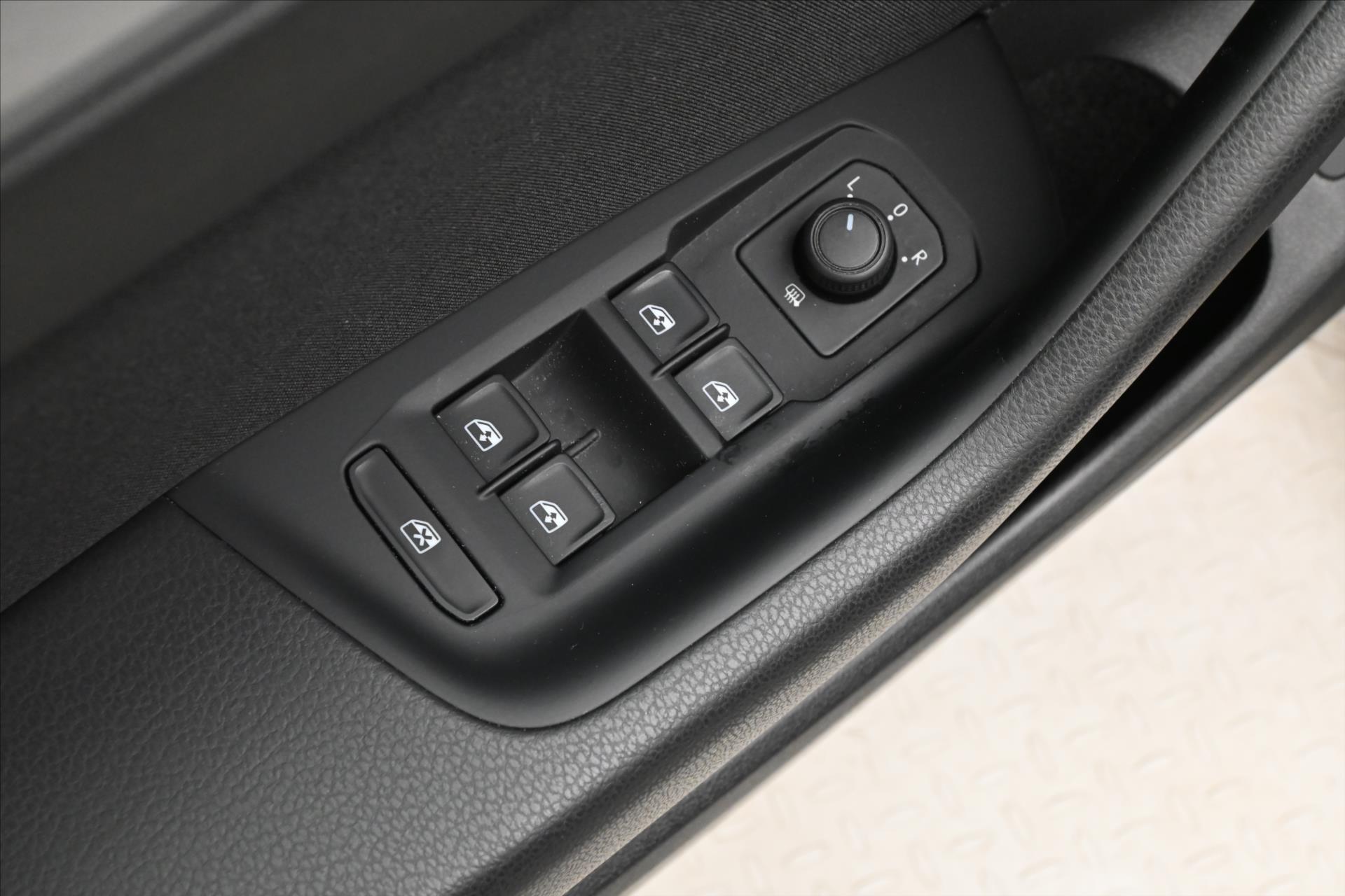 Hlavní fotografie vozu Volkswagen Passat 2,0 TDI 110 kW DSG Business Záruka až 5 let (26)