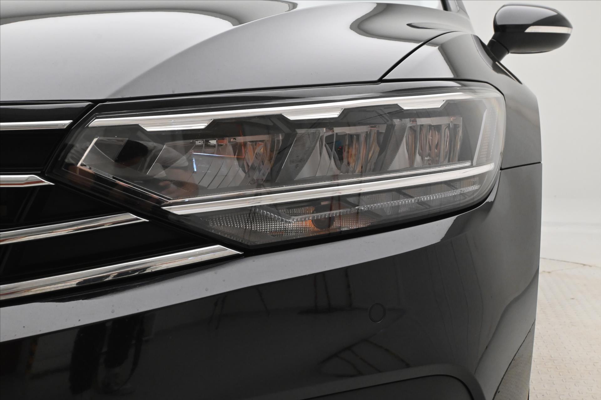 Hlavní fotografie vozu Volkswagen Passat 2,0 TDI 110 kW DSG Business Záruka až 5 let (30)
