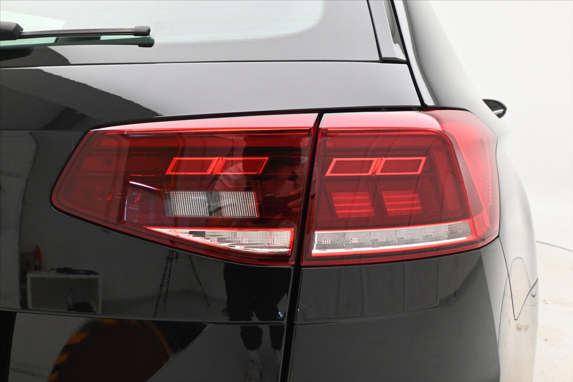 Hlavní fotografie vozu Volkswagen Passat 2,0 TDI 110 kW DSG Business Záruka až 5 let (31)