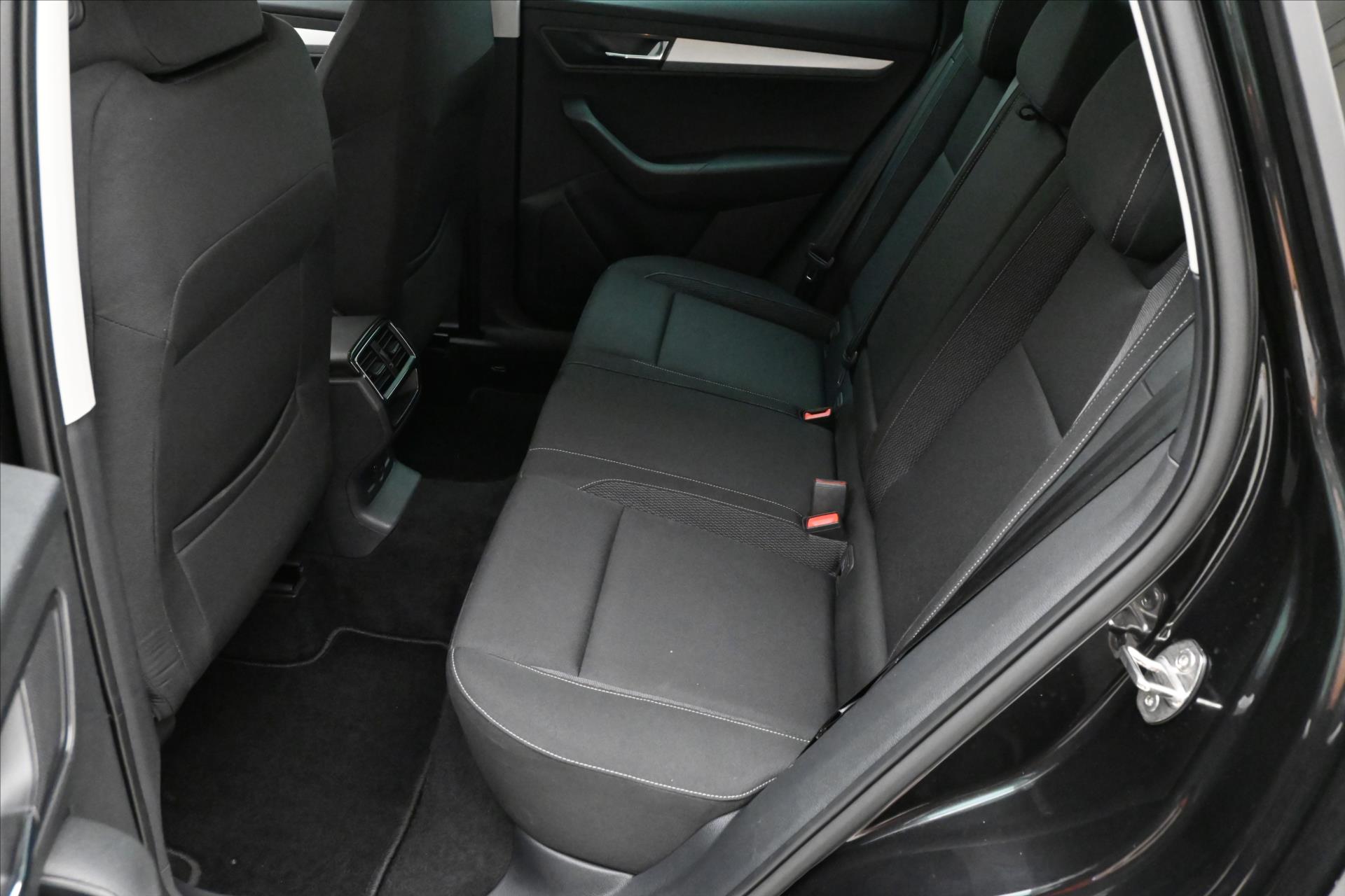 Hlavní fotografie vozu Škoda Karoq 2,0 TDI 110 kW VIRTUAL Kamera Záruka až 5 let (15)