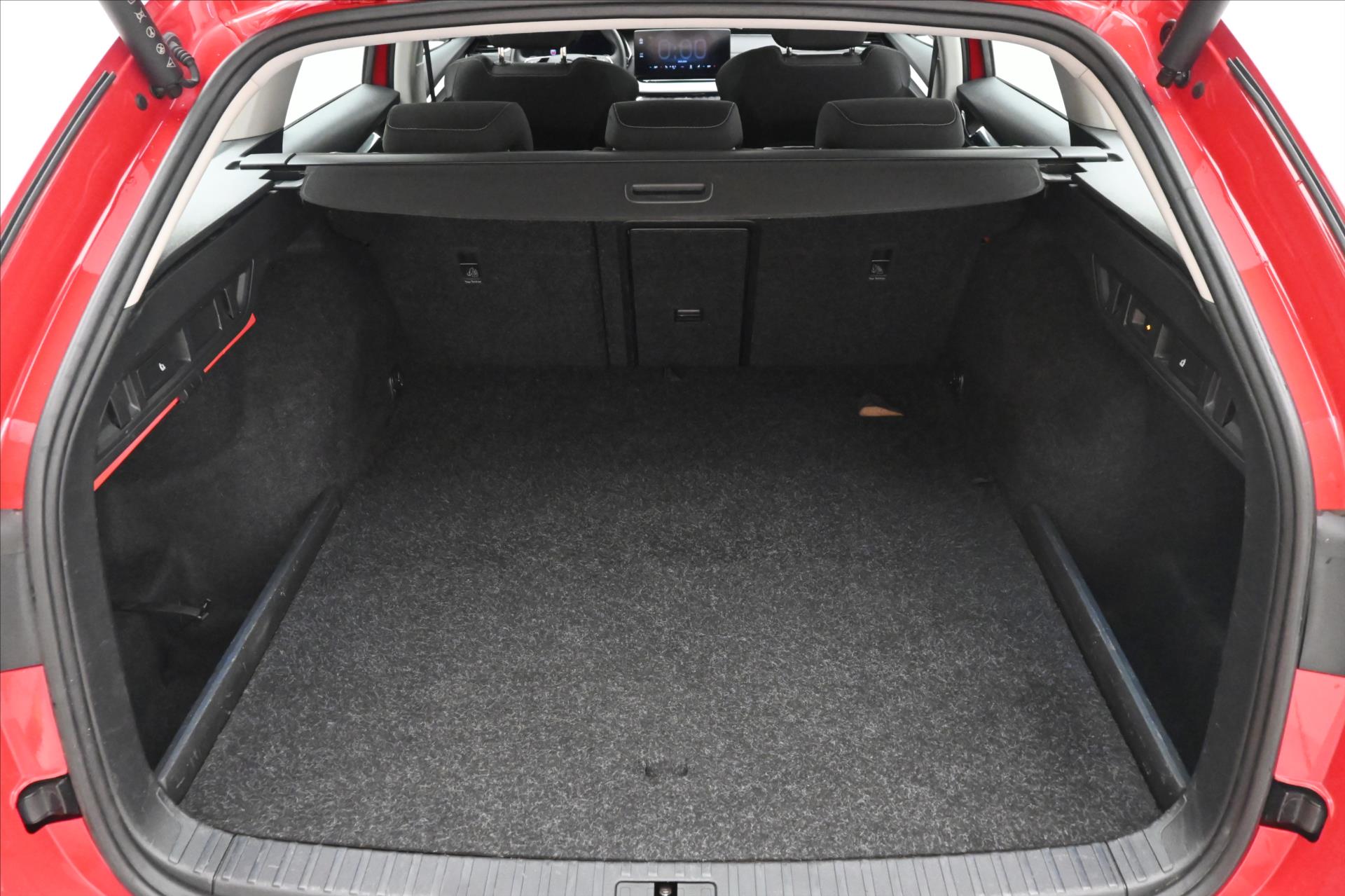 Hlavní fotografie vozu Škoda Octavia 1,4 TSI iV 150kW DSG Style SoH 90% Záruka až 5 let (11)