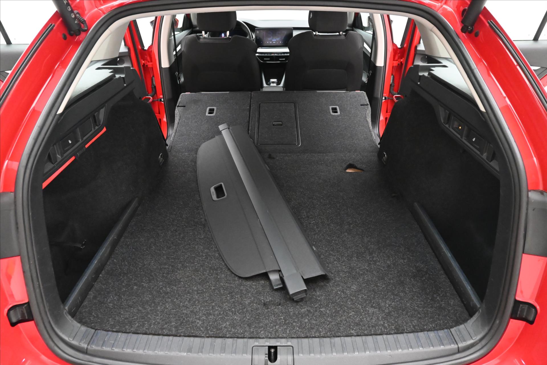 Hlavní fotografie vozu Škoda Octavia 1,4 TSI iV 150kW DSG Style SoH 90% Záruka až 5 let (12)