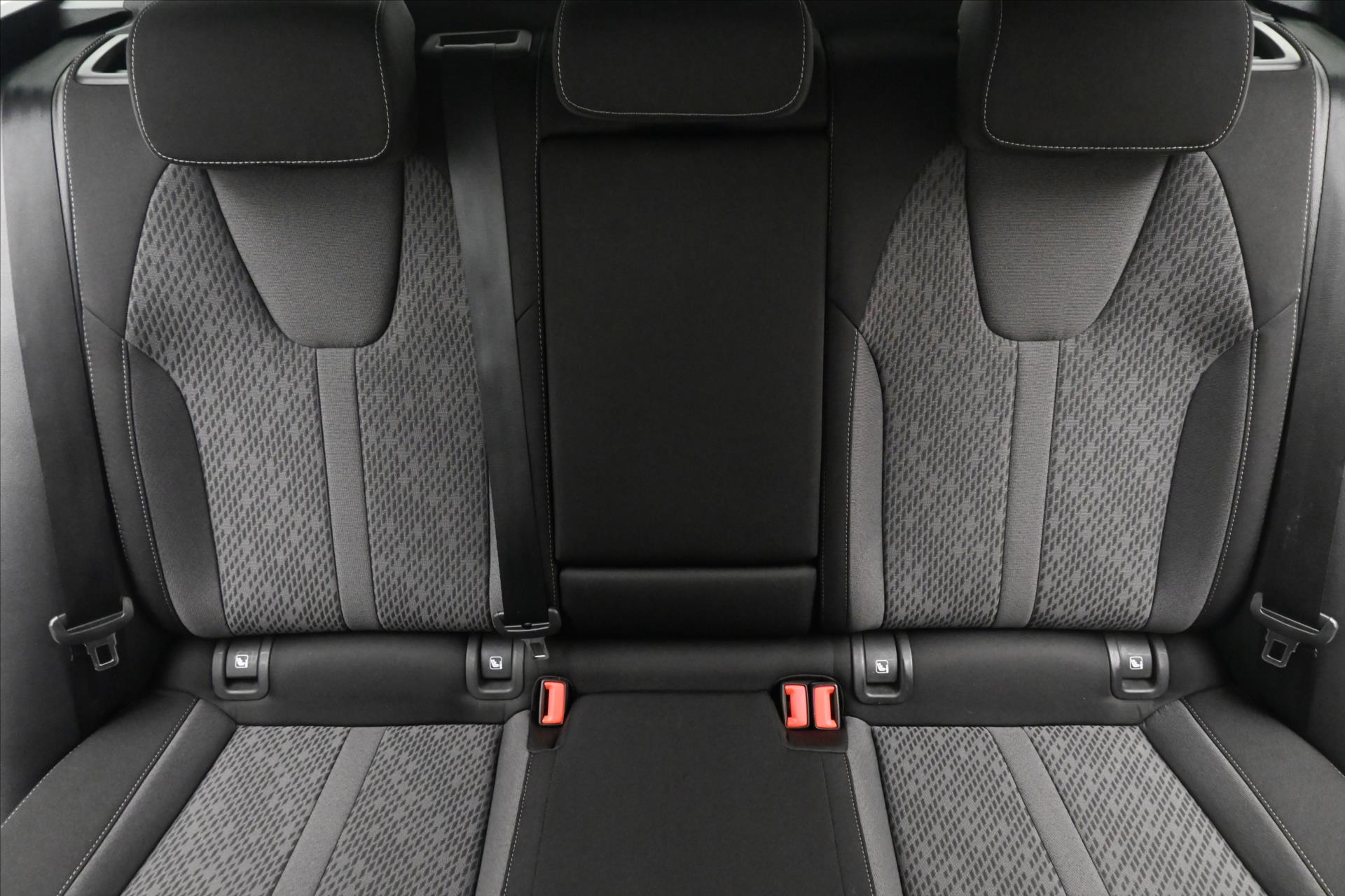 Hlavní fotografie vozu Škoda Octavia 1,4 TSI iV 150kW DSG Style SoH 90% Záruka až 5 let (29)