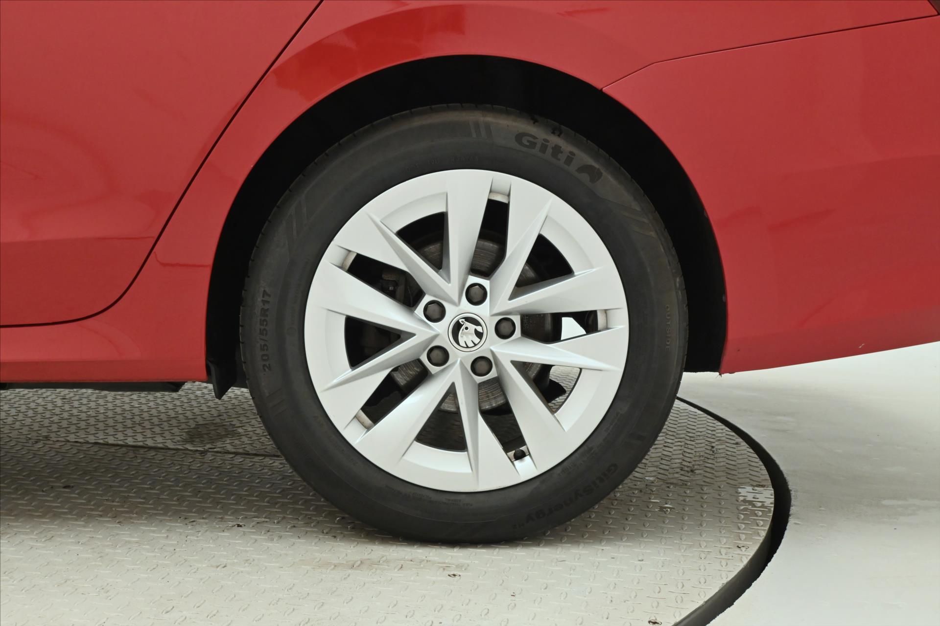 Hlavní fotografie vozu Škoda Octavia 1,4 TSI iV 150kW DSG Style SoH 90% Záruka až 5 let (33)