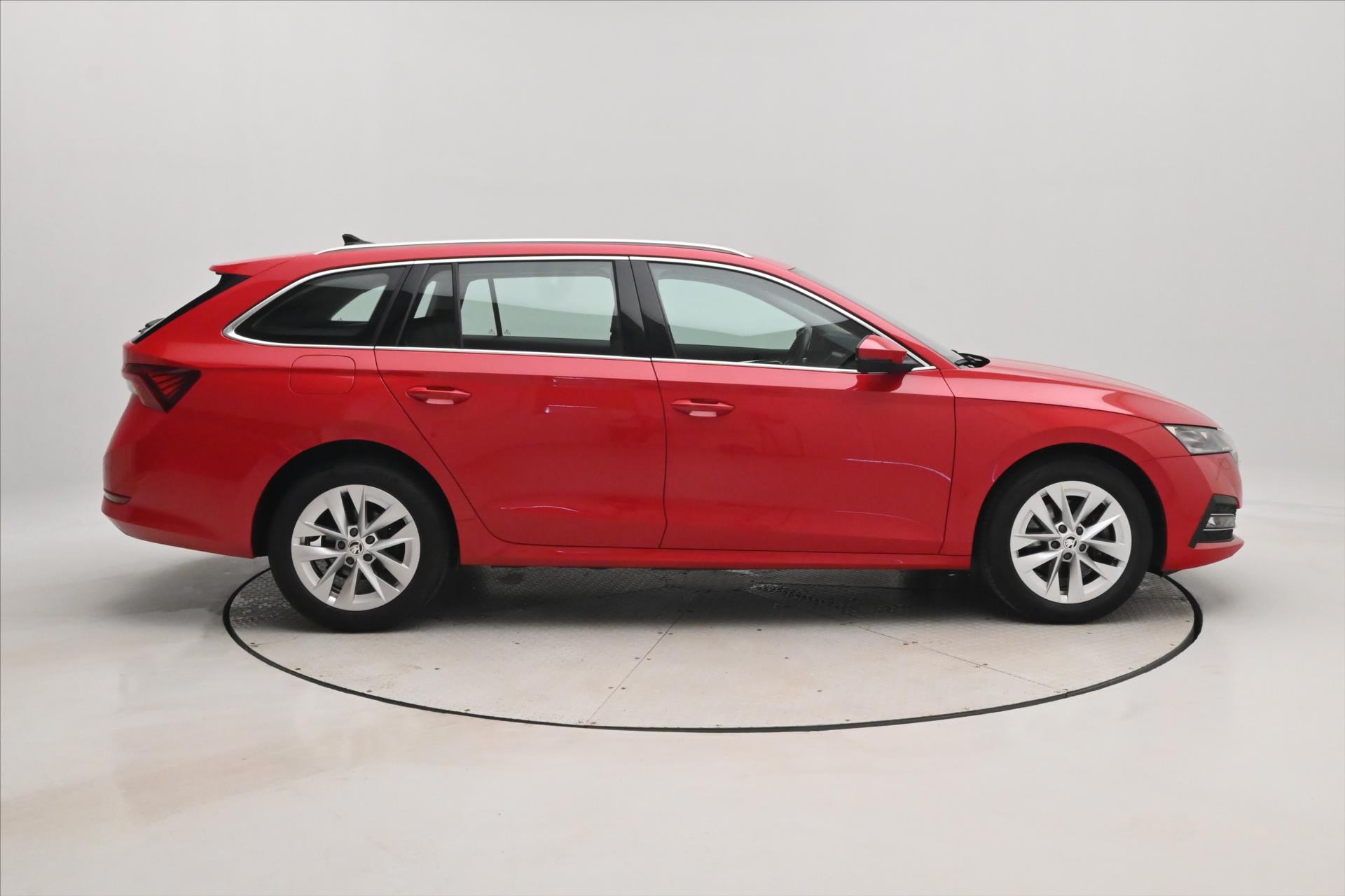 Hlavní fotografie vozu Škoda Octavia 1,4 TSI iV 150kW DSG Style SoH 90% Záruka až 5 let (5)