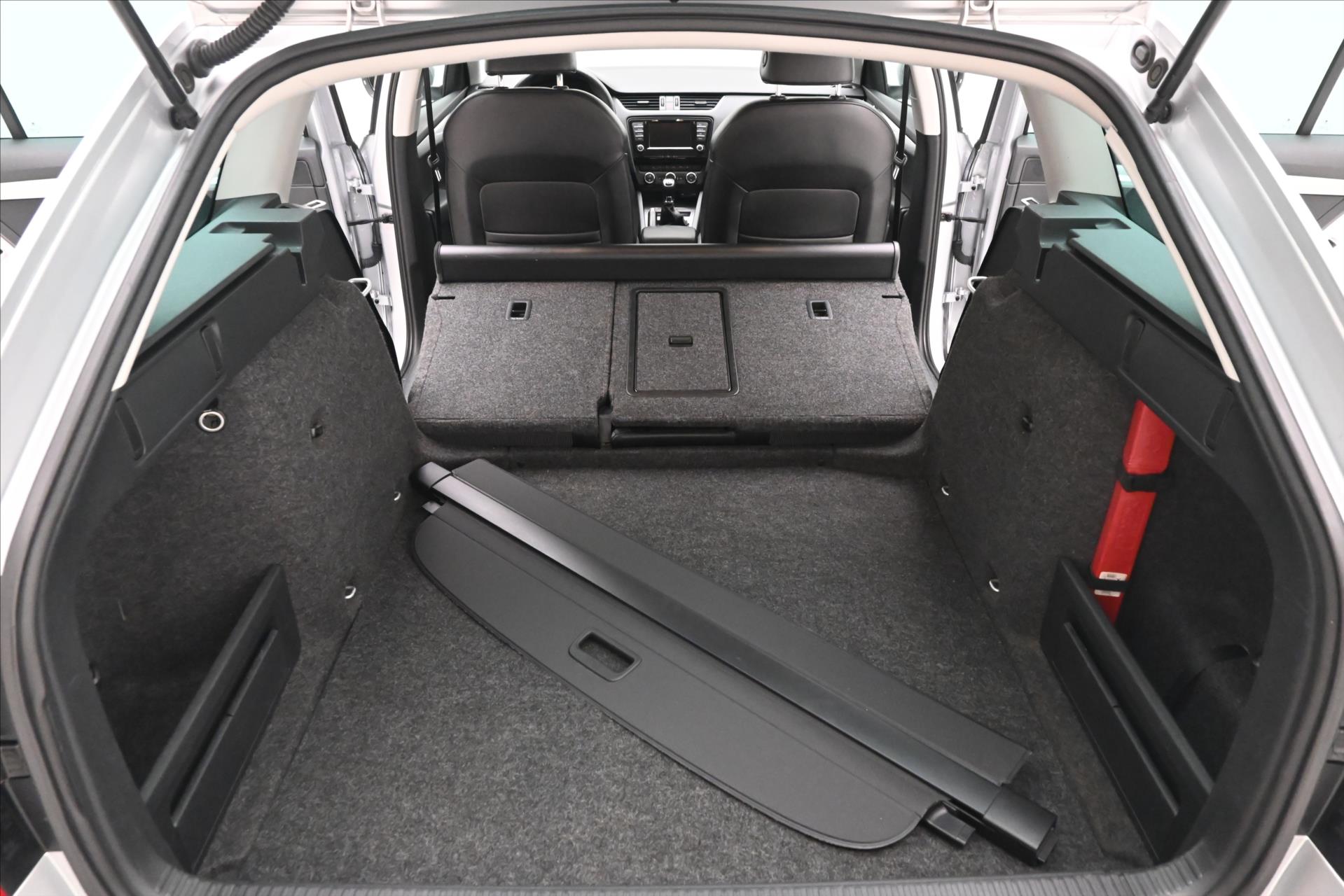 Hlavní fotografie vozu Škoda Octavia 2,0 TDI 110 kW Elegance (11)
