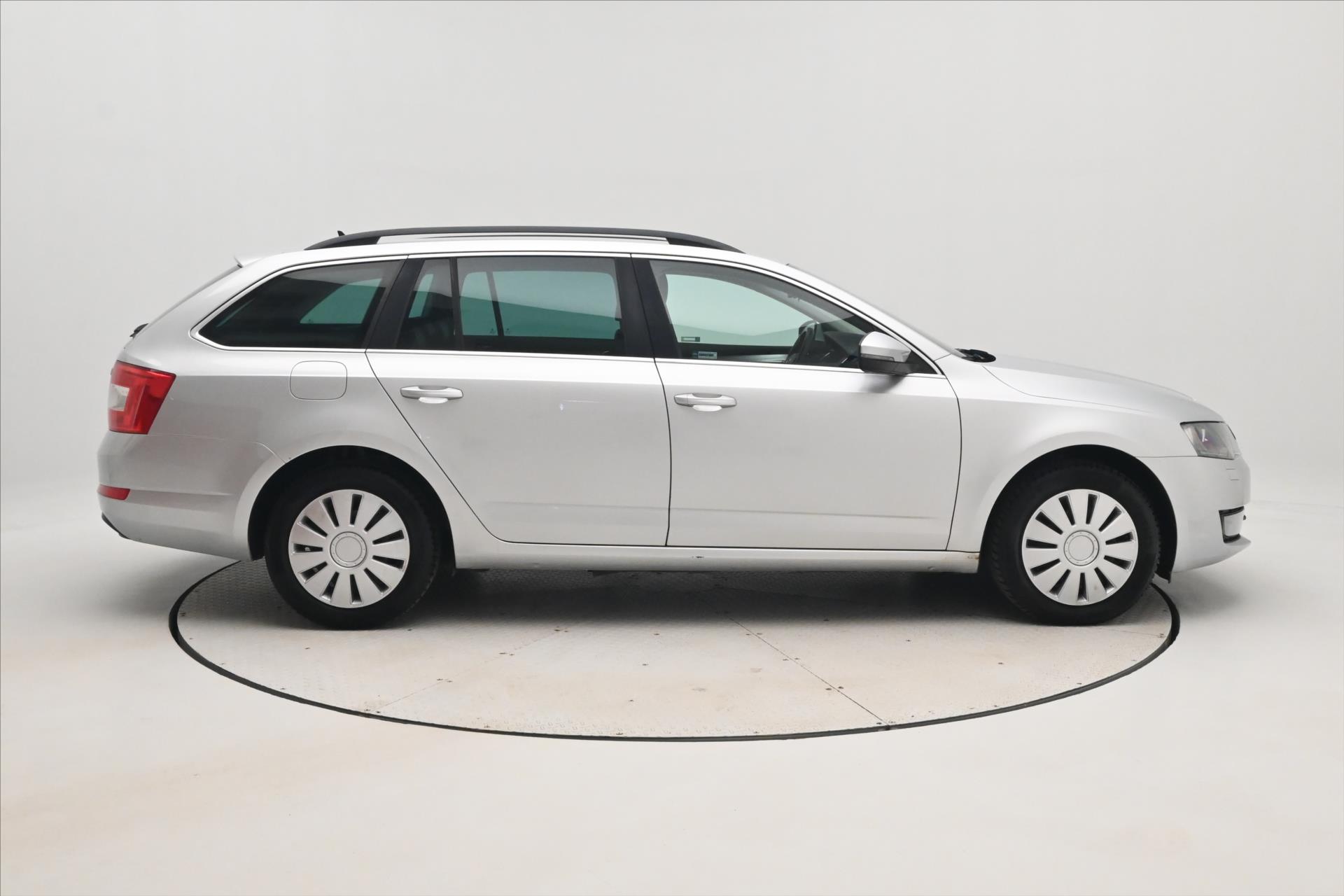 Hlavní fotografie vozu Škoda Octavia 2,0 TDI 110 kW Elegance (4)