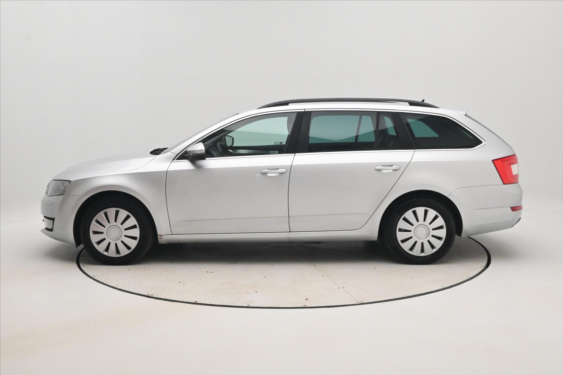 Hlavní fotografie vozu Škoda Octavia 2,0 TDI 110 kW Elegance (8)