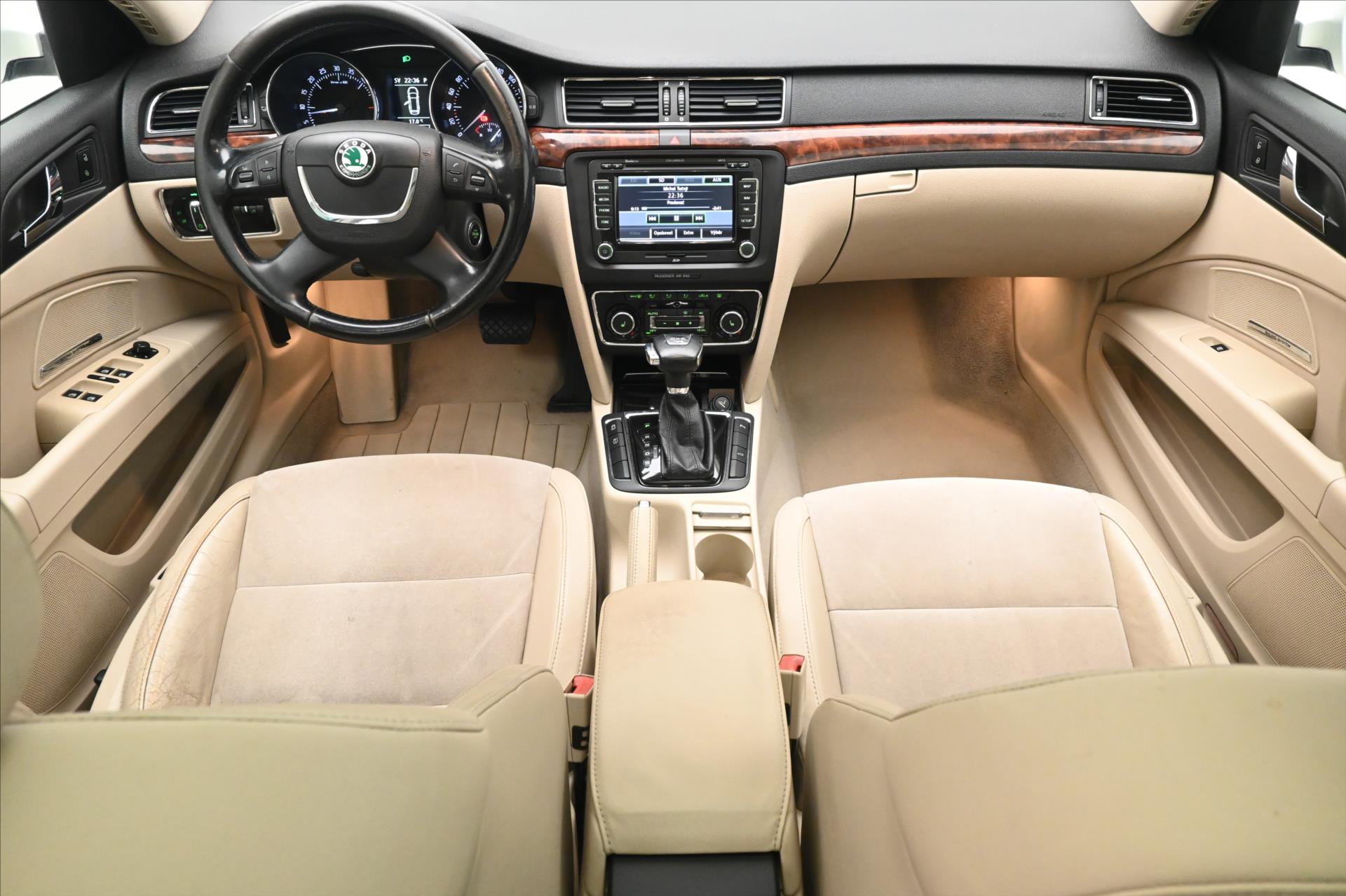 Hlavní fotografie vozu Škoda Superb 2,0 TDI 103KW DSG 4X4 ELEGANCE (15)