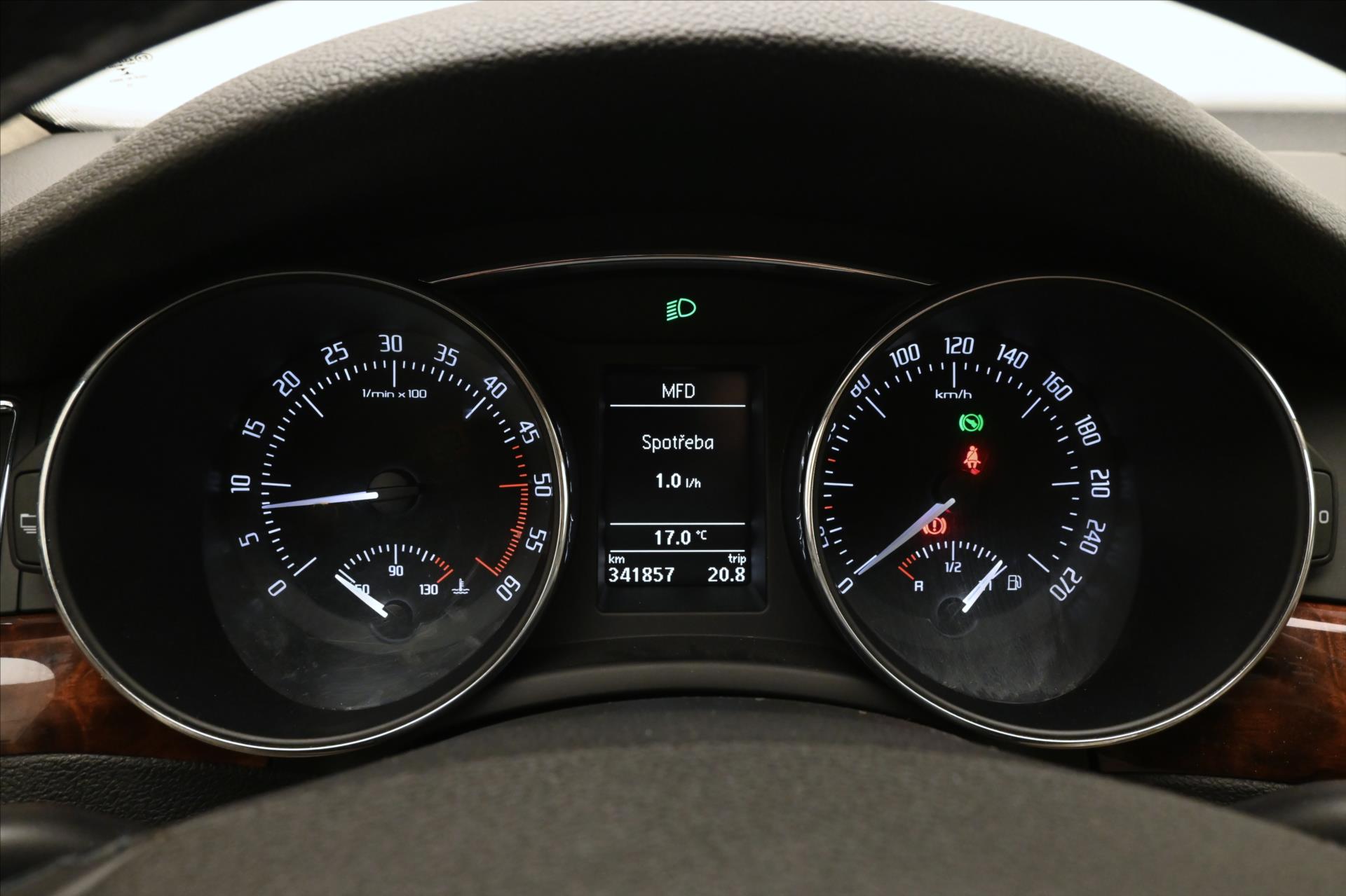 Hlavní fotografie vozu Škoda Superb 2,0 TDI 103KW DSG 4X4 ELEGANCE (16)