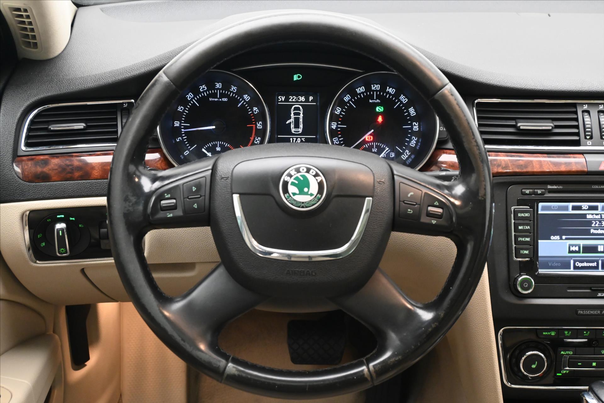 Hlavní fotografie vozu Škoda Superb 2,0 TDI 103KW DSG 4X4 ELEGANCE (18)