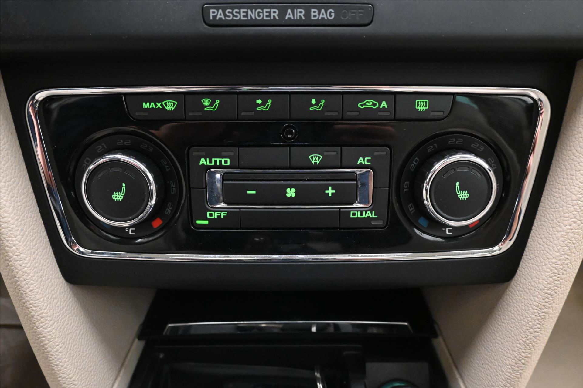 Hlavní fotografie vozu Škoda Superb 2,0 TDI 103KW DSG 4X4 ELEGANCE (20)