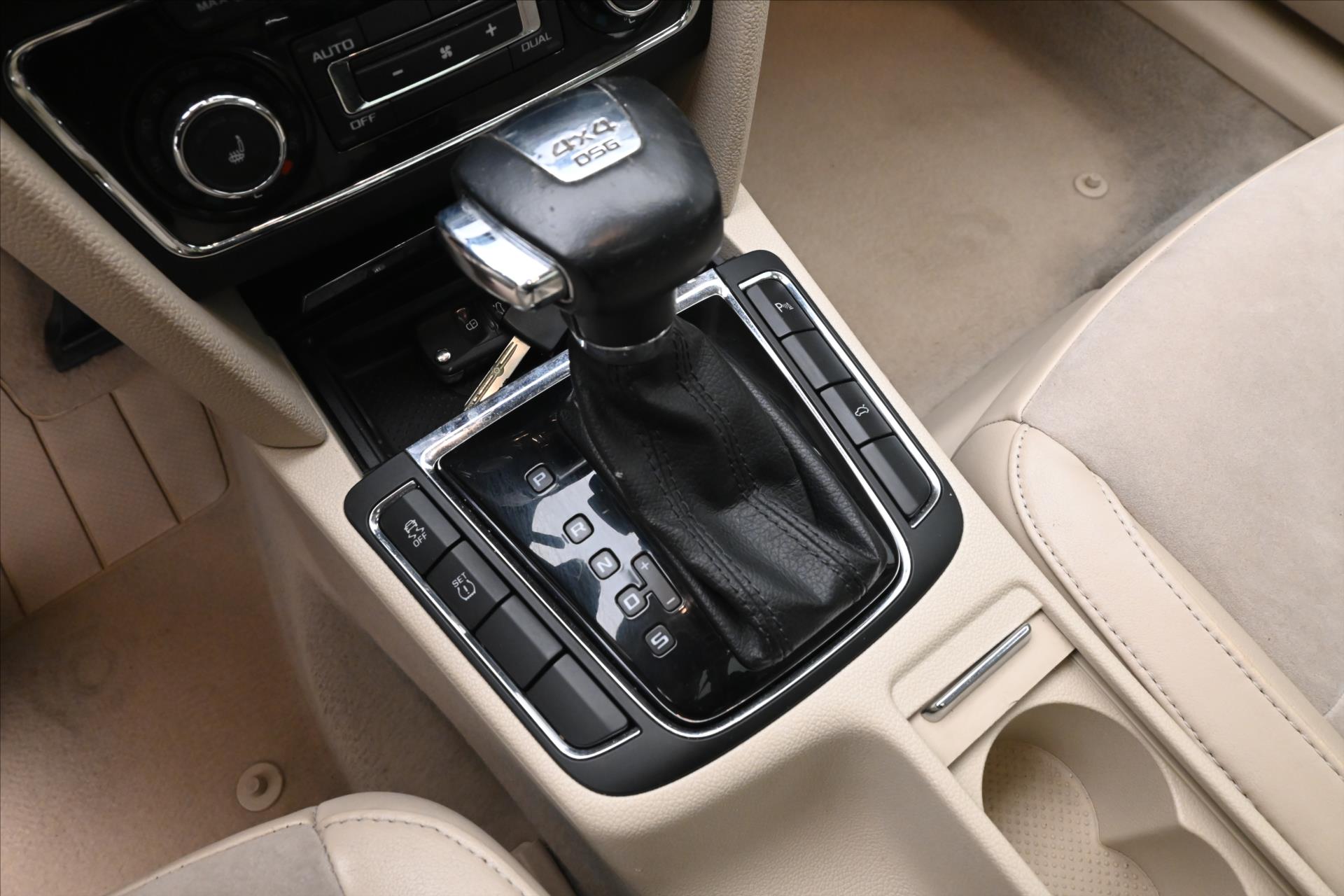 Hlavní fotografie vozu Škoda Superb 2,0 TDI 103KW DSG 4X4 ELEGANCE (21)