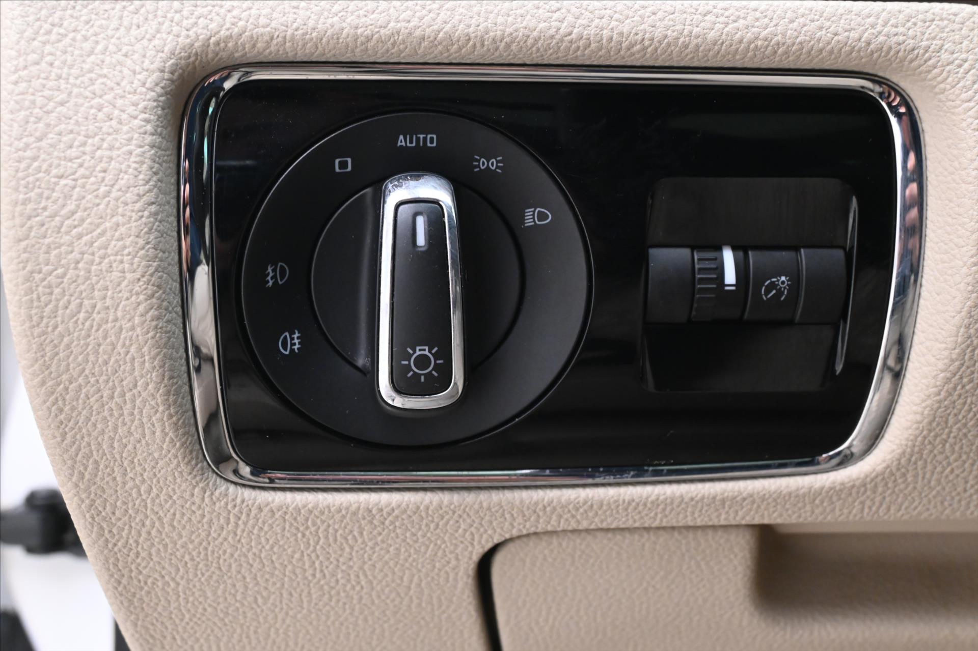 Hlavní fotografie vozu Škoda Superb 2,0 TDI 103KW DSG 4X4 ELEGANCE (24)