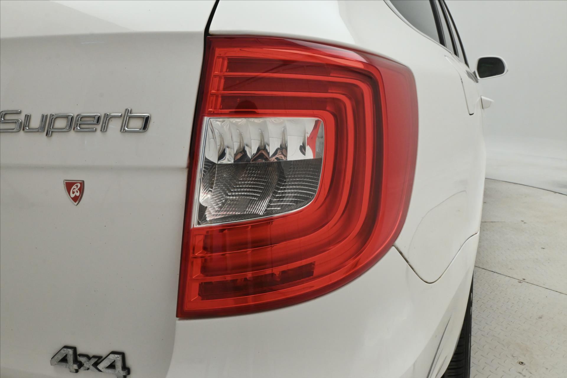 Hlavní fotografie vozu Škoda Superb 2,0 TDI 103KW DSG 4X4 ELEGANCE (28)