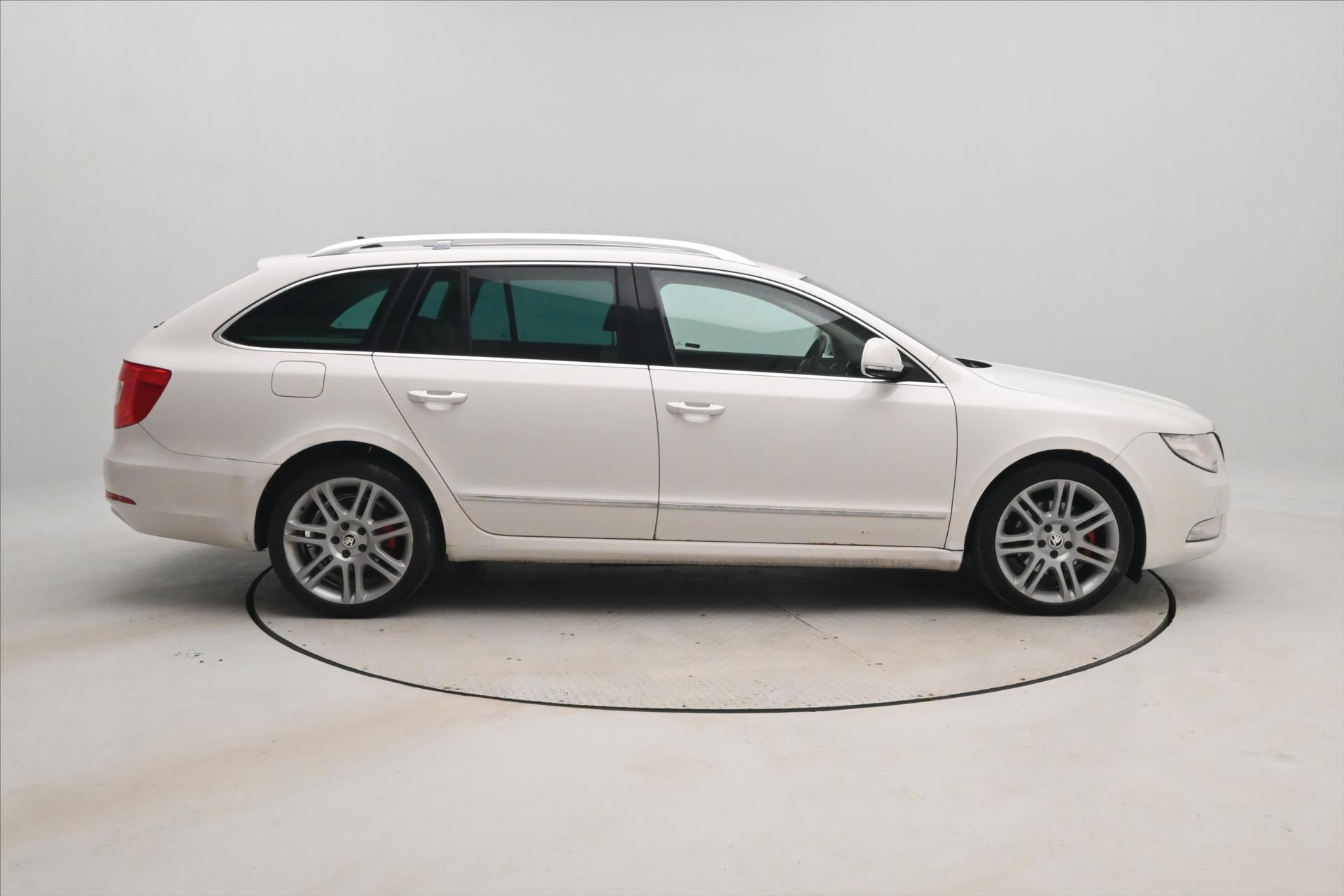 Hlavní fotografie vozu Škoda Superb 2,0 TDI 103KW DSG 4X4 ELEGANCE (4)