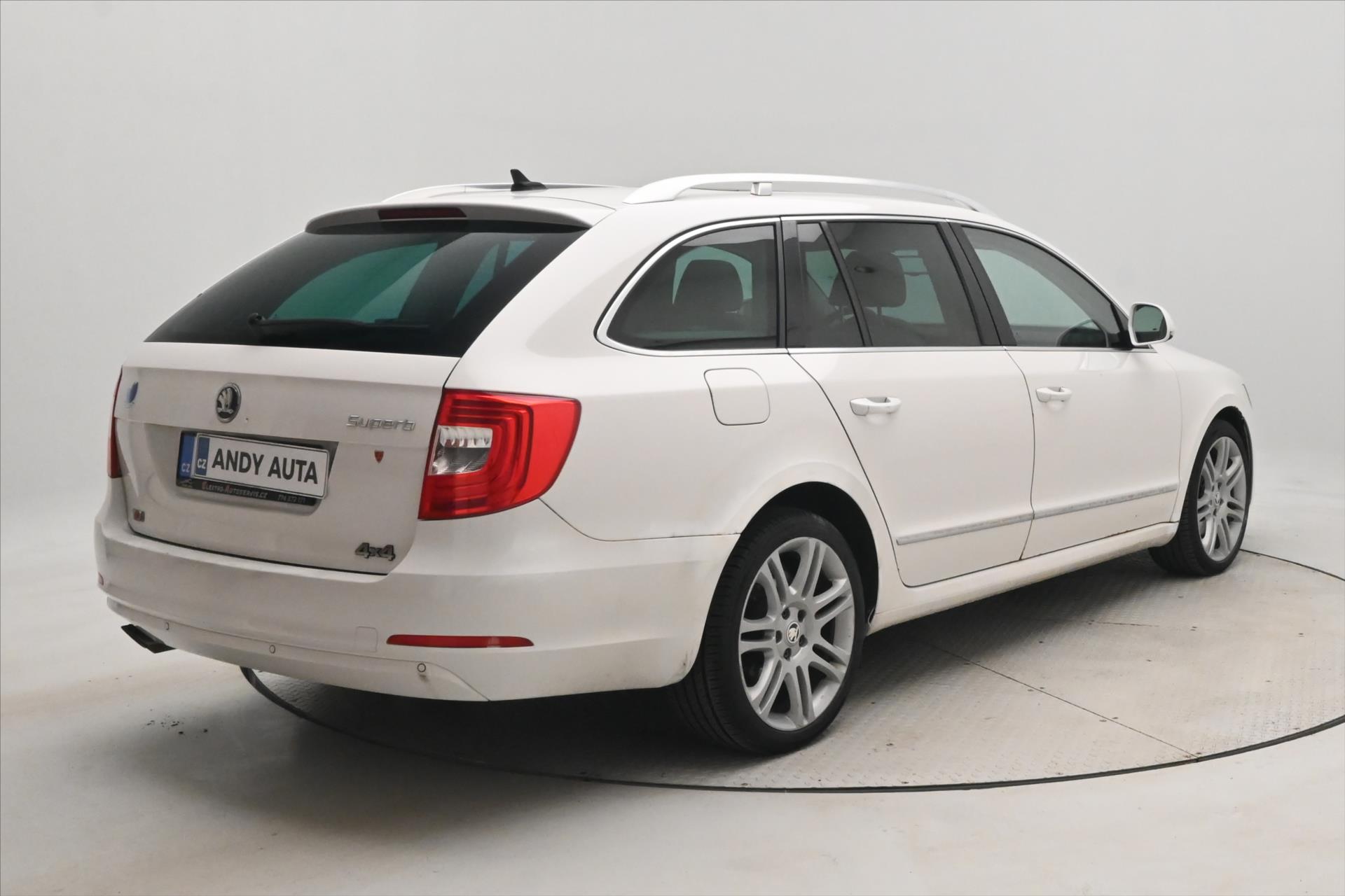 Hlavní fotografie vozu Škoda Superb 2,0 TDI 103KW DSG 4X4 ELEGANCE (5)