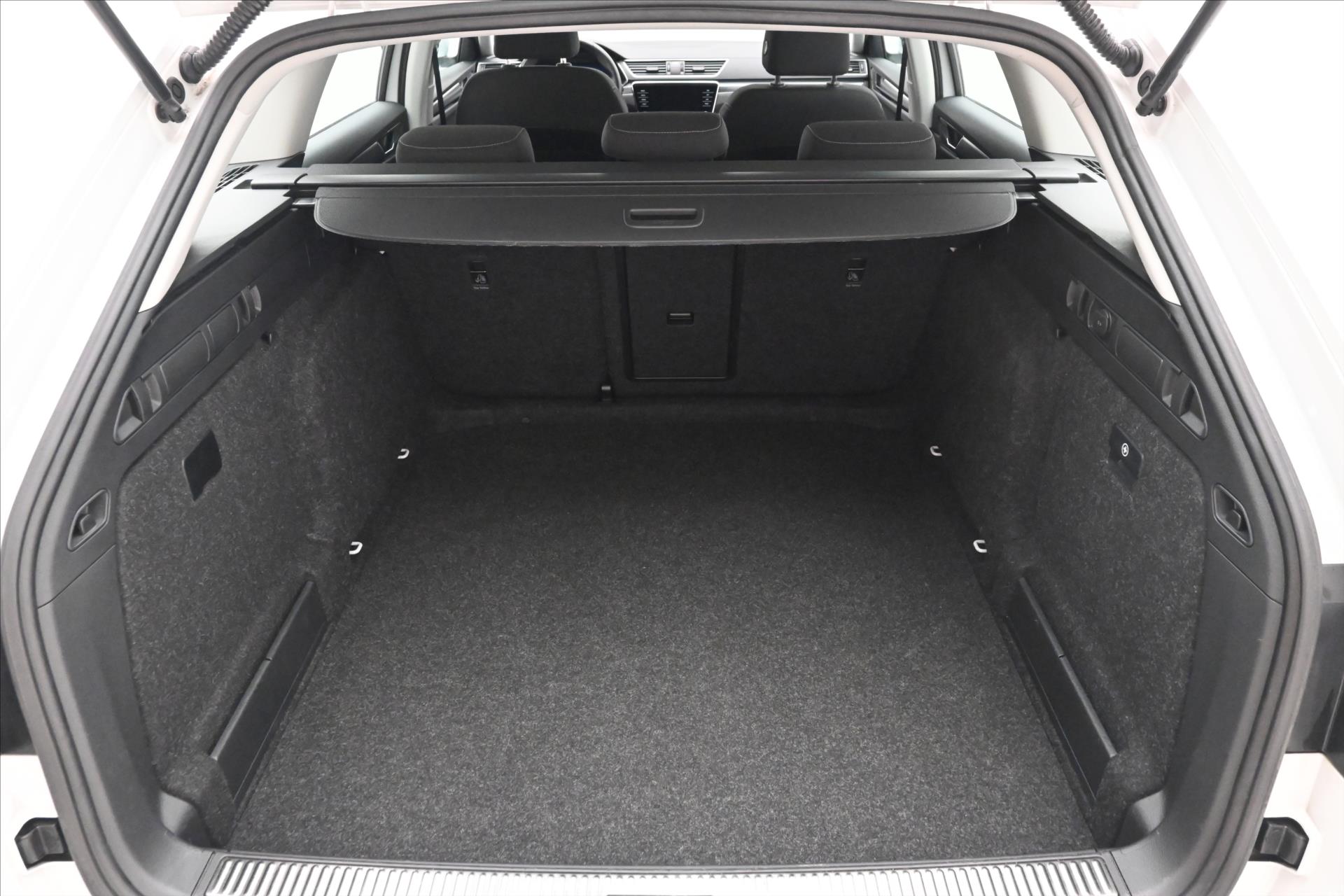 Main photo of the car Skoda Superb 2.0 TDI 110 kW DSG Style Warranty up to 5 years (10)