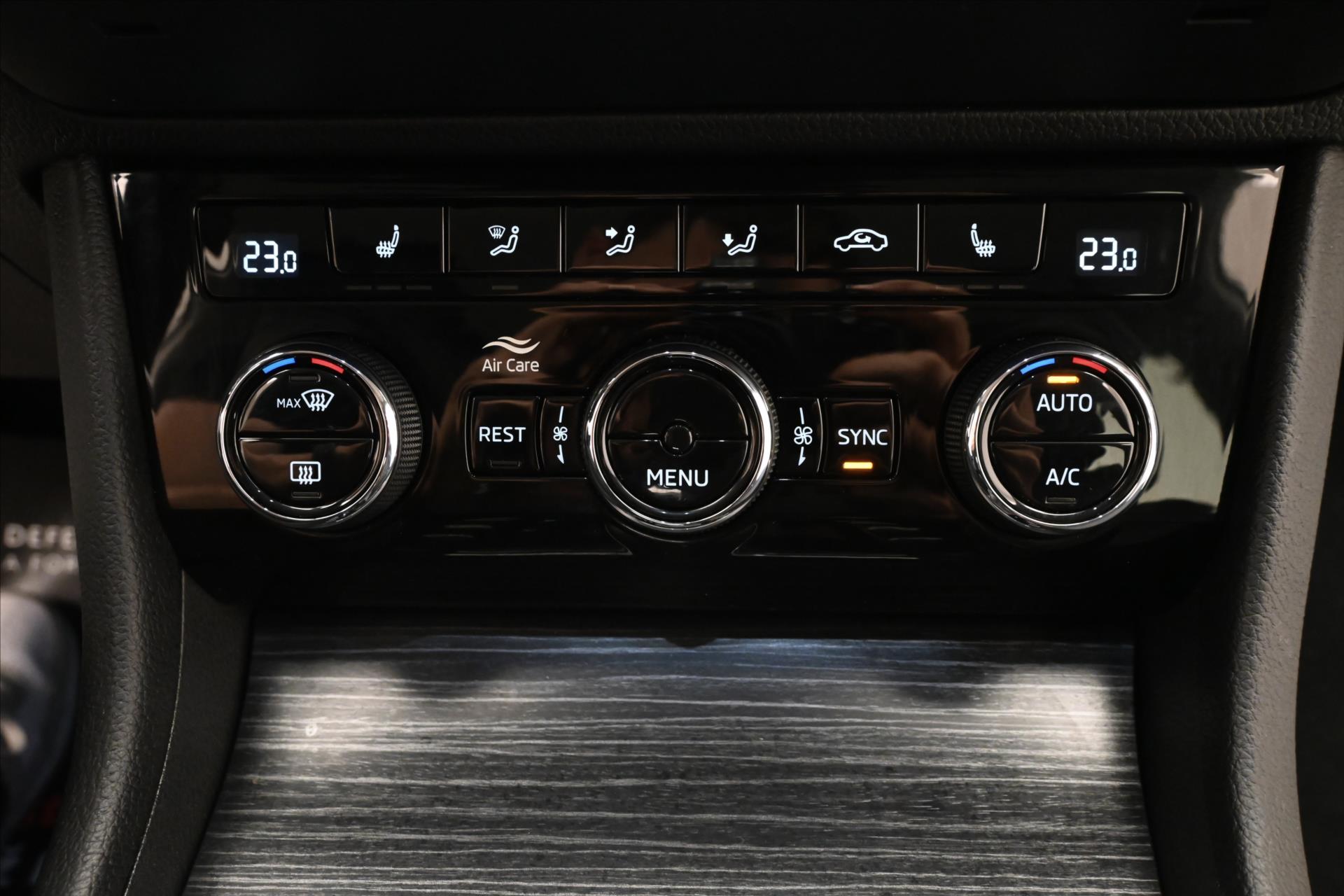 Main photo of the car Skoda Superb 2.0 TDI 110 kW DSG Style Warranty up to 5 years (19)