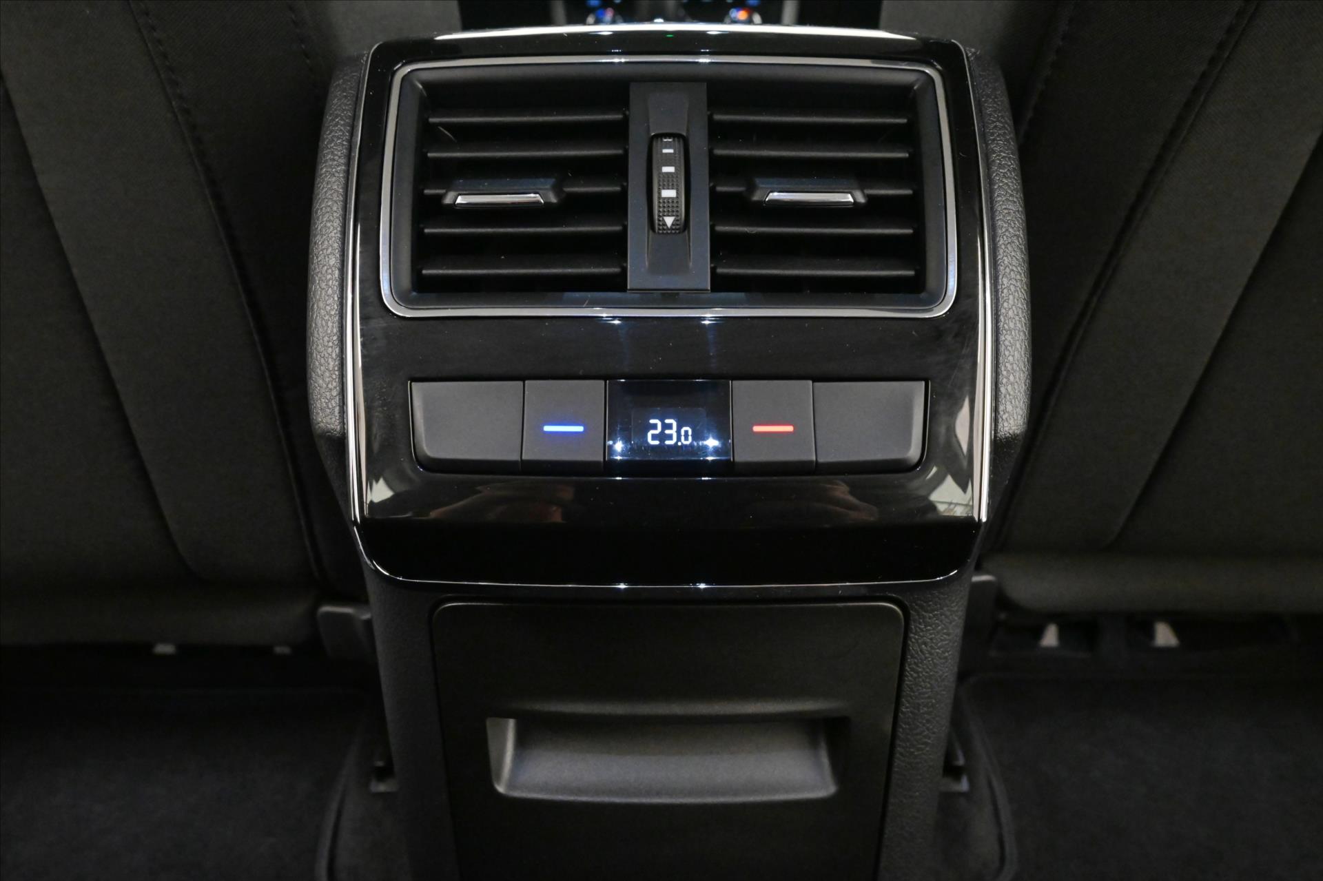 Hlavní fotografie vozu Škoda Superb 2,0 TDI 110 kW DSG Style Záruka až 5 let (23)