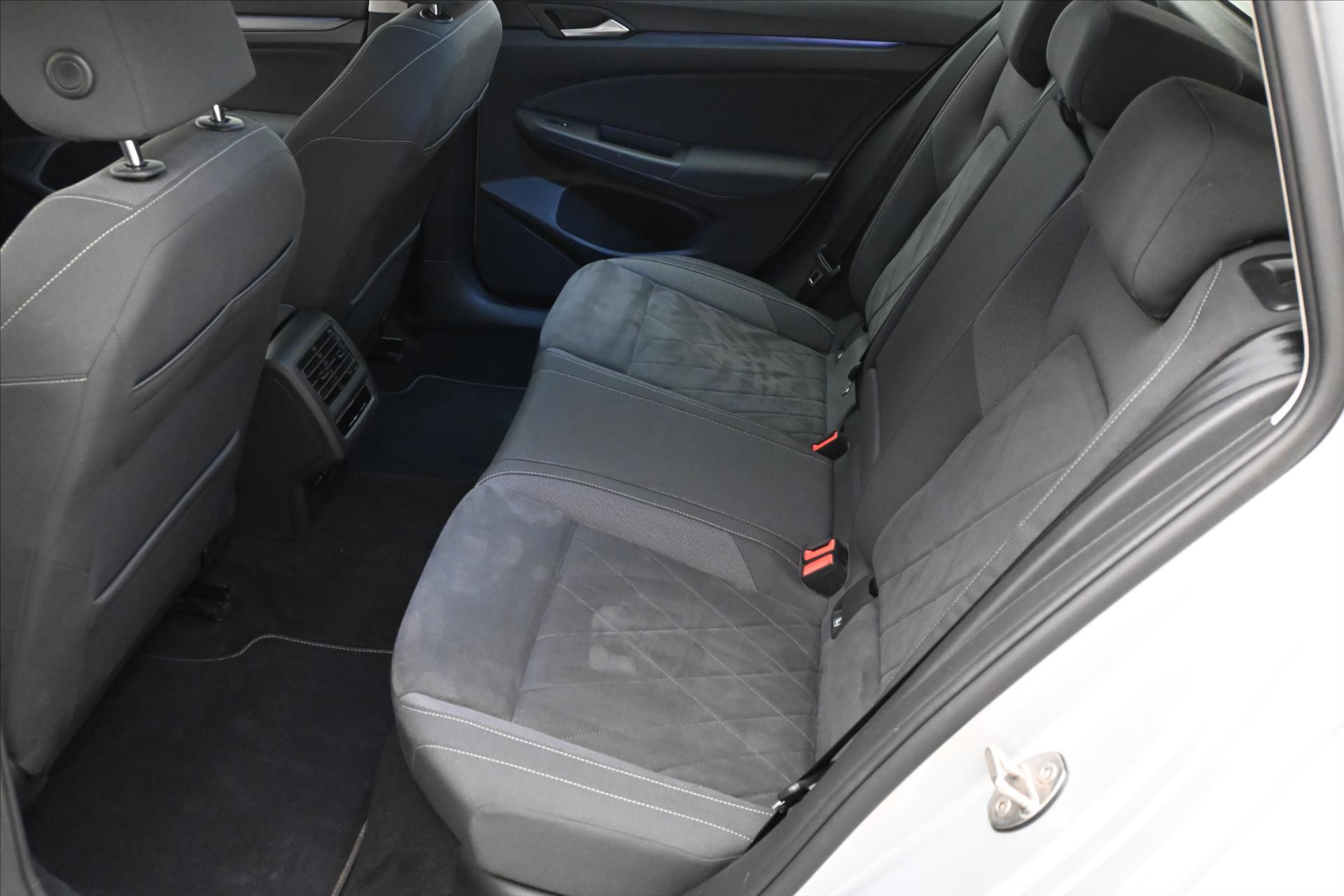 Hlavní fotografie vozu Volkswagen Golf 2,0 TDI 110 kW DSG Style Záruka až 5 let (14)