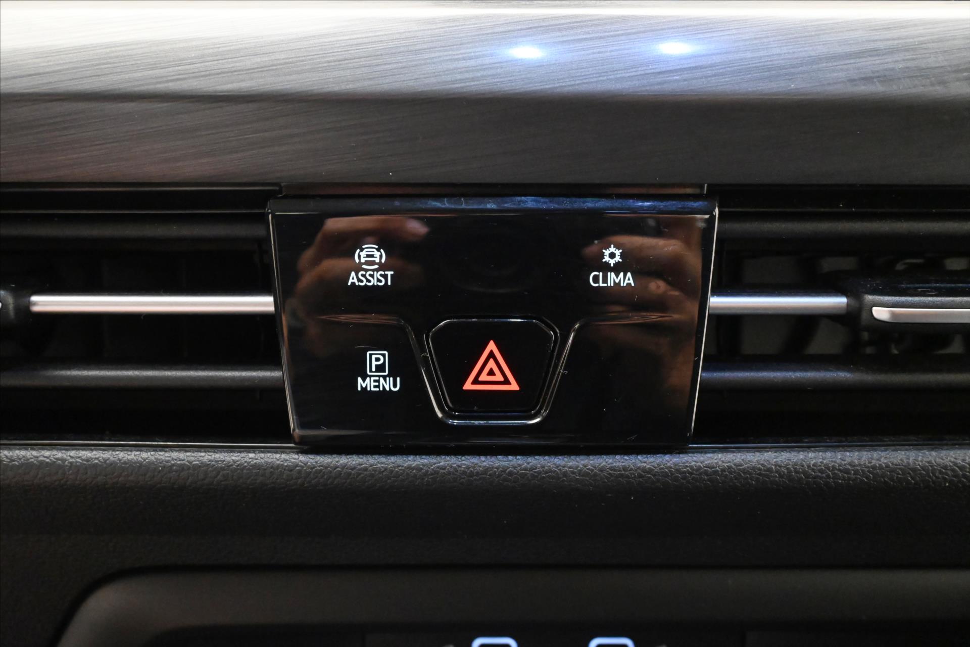 Hlavní fotografie vozu Volkswagen Golf 2,0 TDI 110 kW DSG Style Záruka až 5 let (20)