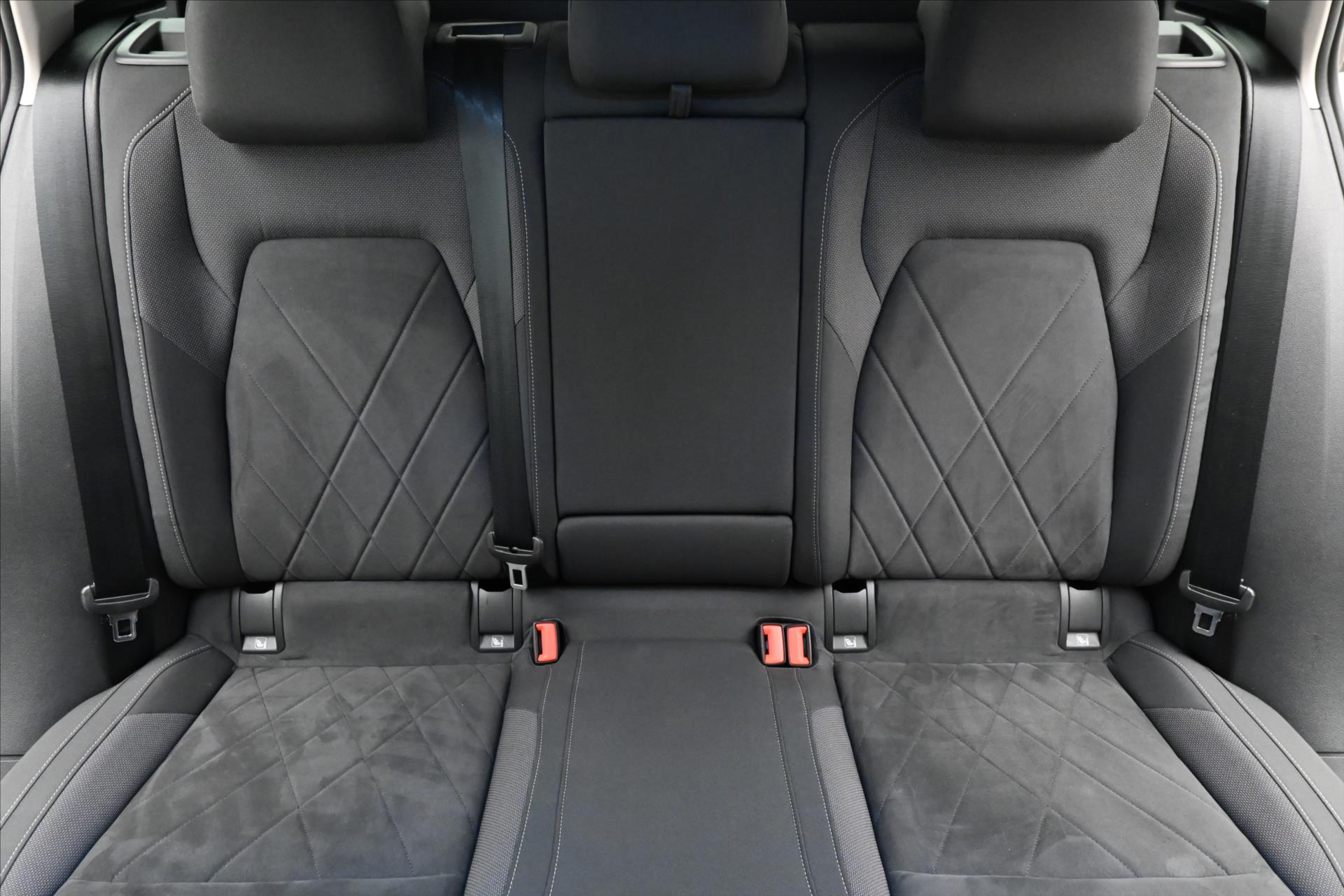 Hlavní fotografie vozu Volkswagen Golf 2,0 TDI 110 kW DSG Style Záruka až 5 let (27)