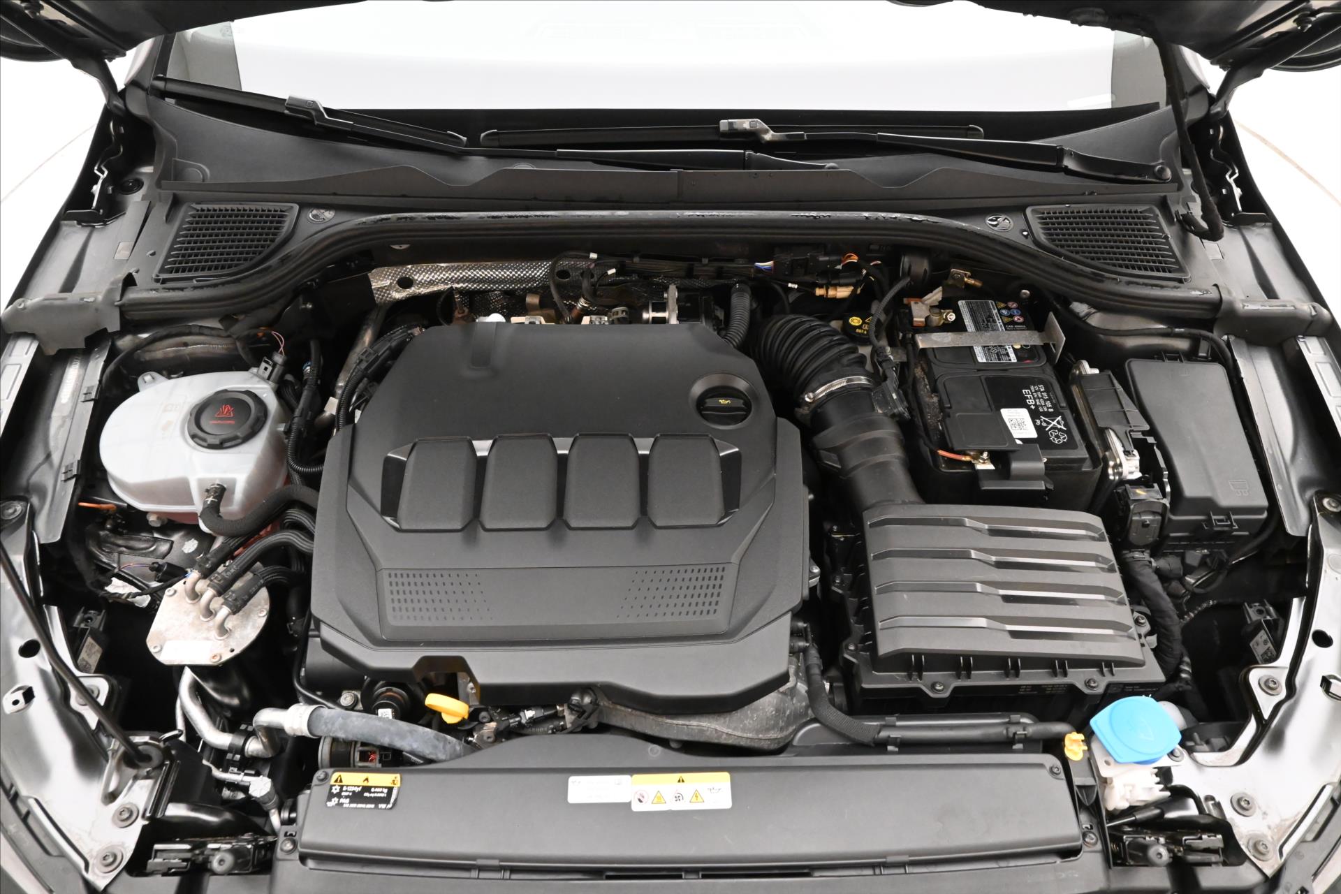 Hlavní fotografie vozu Volkswagen Golf 2,0 TDI 110 kW DSG Style Záruka až 5 let (9)