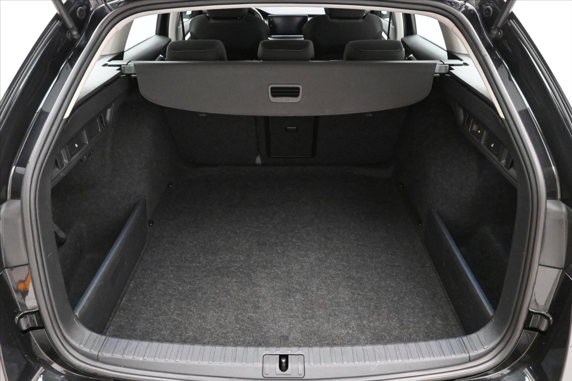 Hlavní fotografie vozu Škoda Octavia 2,0 TDI 110 kW DSG Style Záruka až 5 let (11)