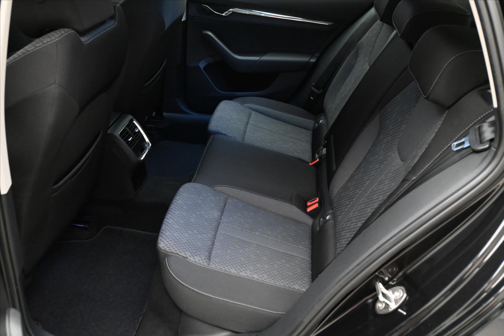 Hlavní fotografie vozu Škoda Octavia 2,0 TDI 110 kW DSG Style Záruka až 5 let (15)