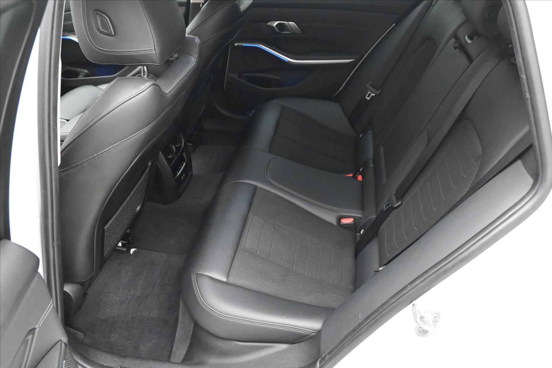 Hlavní fotografie vozu BMW Řada 3 2,0 320d 140 kW Steptronic Záruka až 5 let (14)
