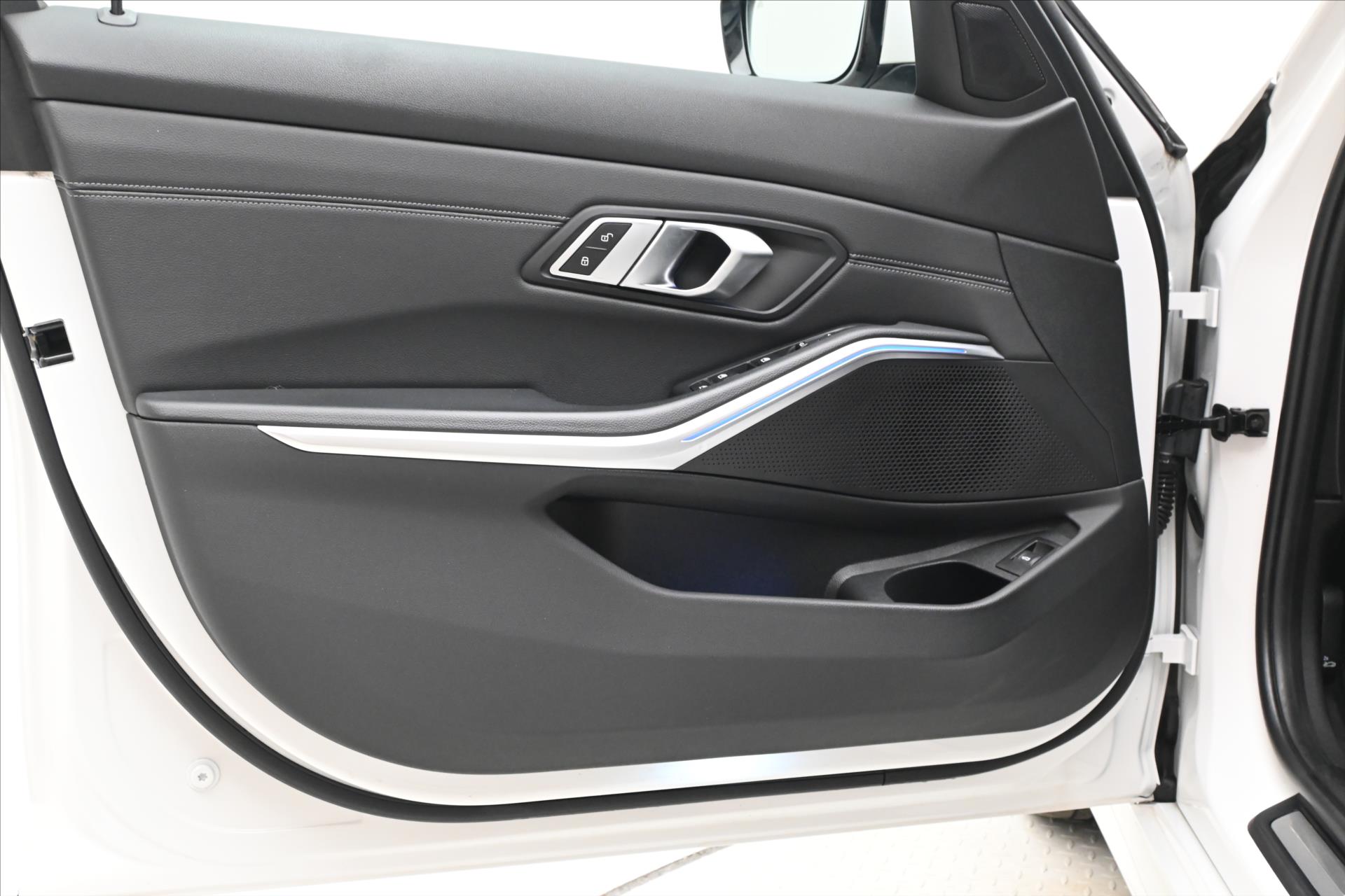 Hlavní fotografie vozu BMW Řada 3 2,0 320d 140 kW Steptronic Záruka až 5 let (24)