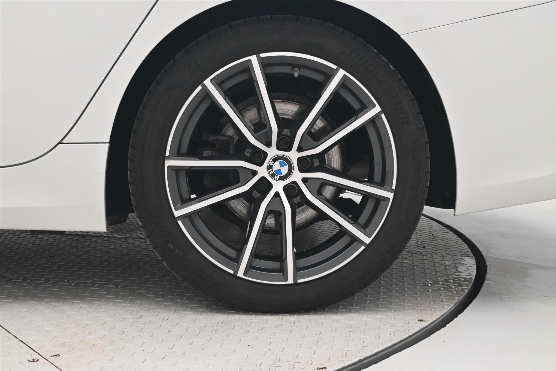 Hlavní fotografie vozu BMW Řada 3 2,0 320d 140 kW Steptronic Záruka až 5 let (32)