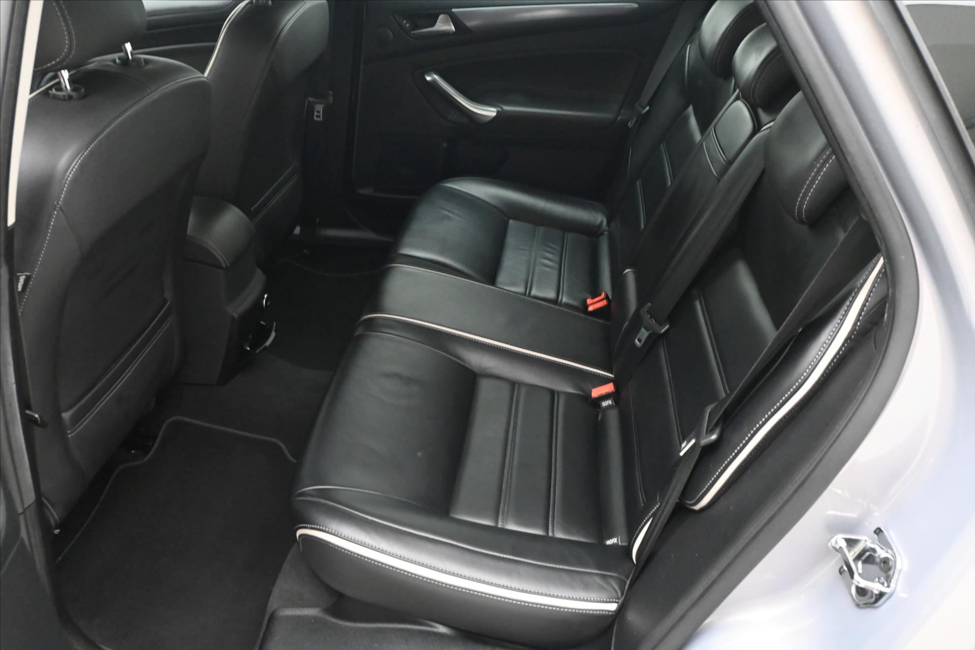 Hlavní fotografie vozu Ford Mondeo 2,0 TDCI 120kW Titanium Záruka až 5 let (14)