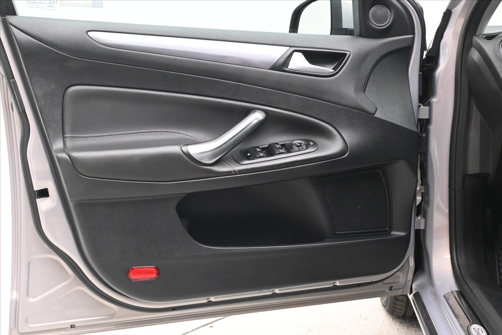 Hlavní fotografie vozu Ford Mondeo 2,0 TDCI 120kW Titanium Záruka až 5 let (23)