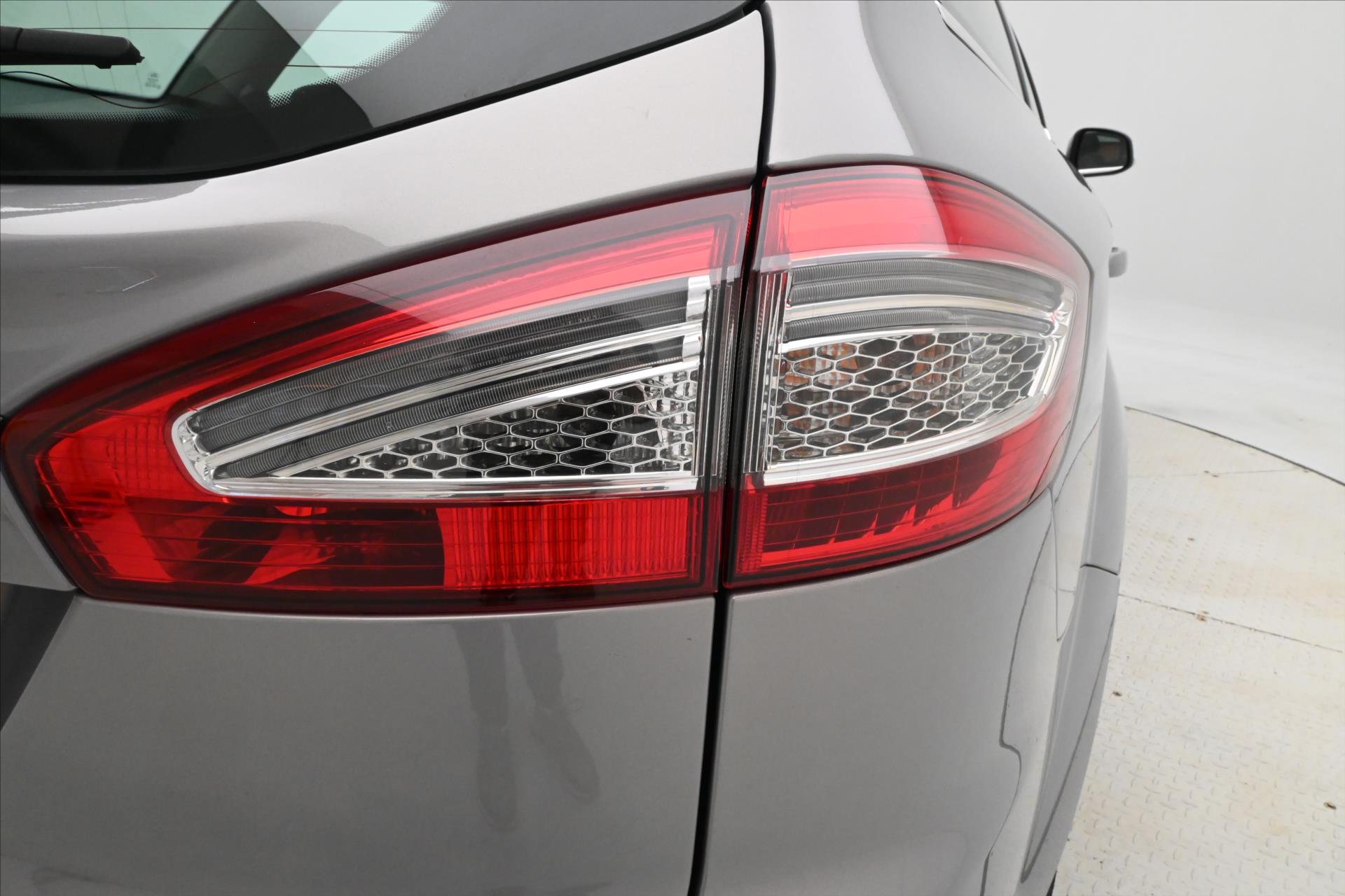 Hlavní fotografie vozu Ford Mondeo 2,0 TDCI 120kW Titanium Záruka až 5 let (28)