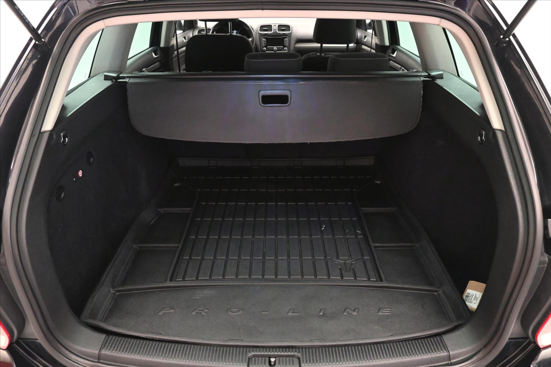 Hlavní fotografie vozu Volkswagen Golf 1,6 TDI 77 kW MATCH Navigace (10)