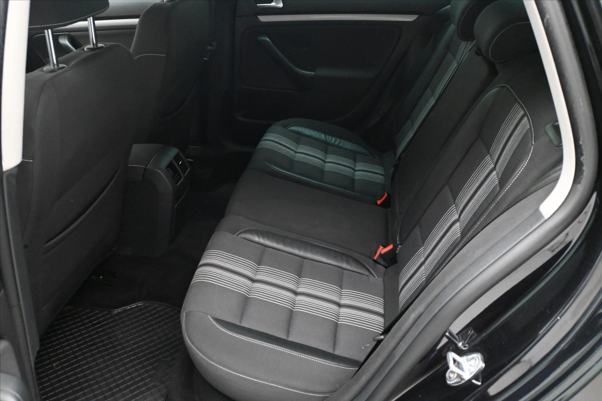 Hlavní fotografie vozu Volkswagen Golf 1,6 TDI 77 kW MATCH Navigace (14)