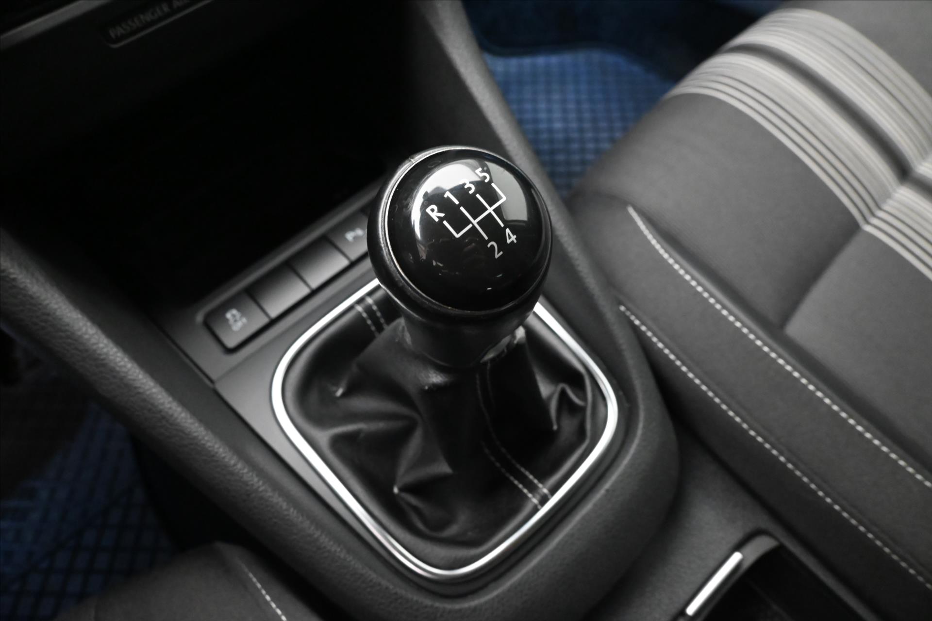 Hlavní fotografie vozu Volkswagen Golf 1,6 TDI 77 kW MATCH Navigace (21)