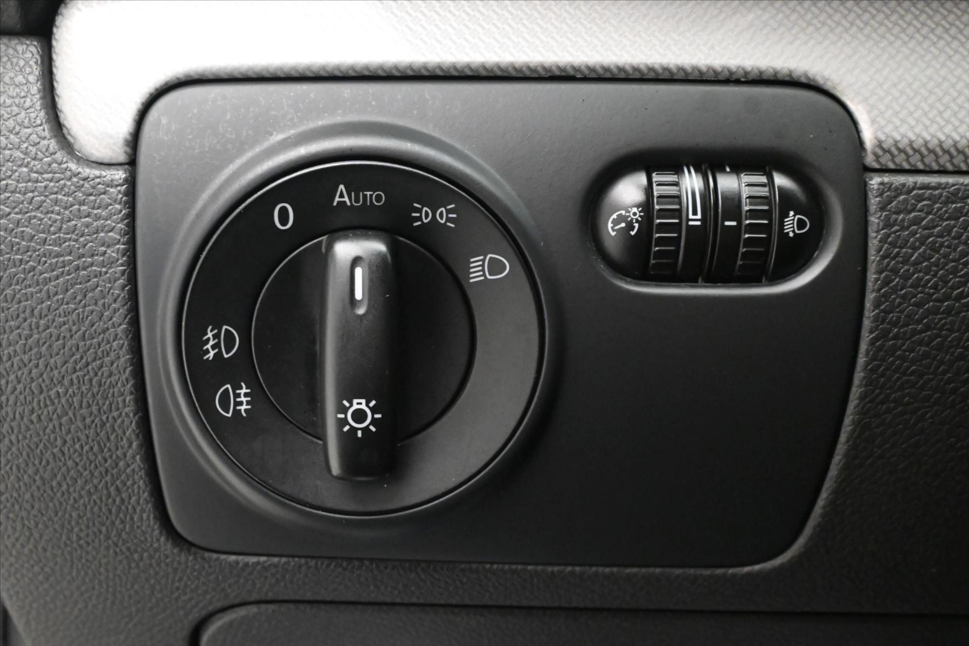 Hlavní fotografie vozu Volkswagen Golf 1,6 TDI 77 kW MATCH Navigace (24)