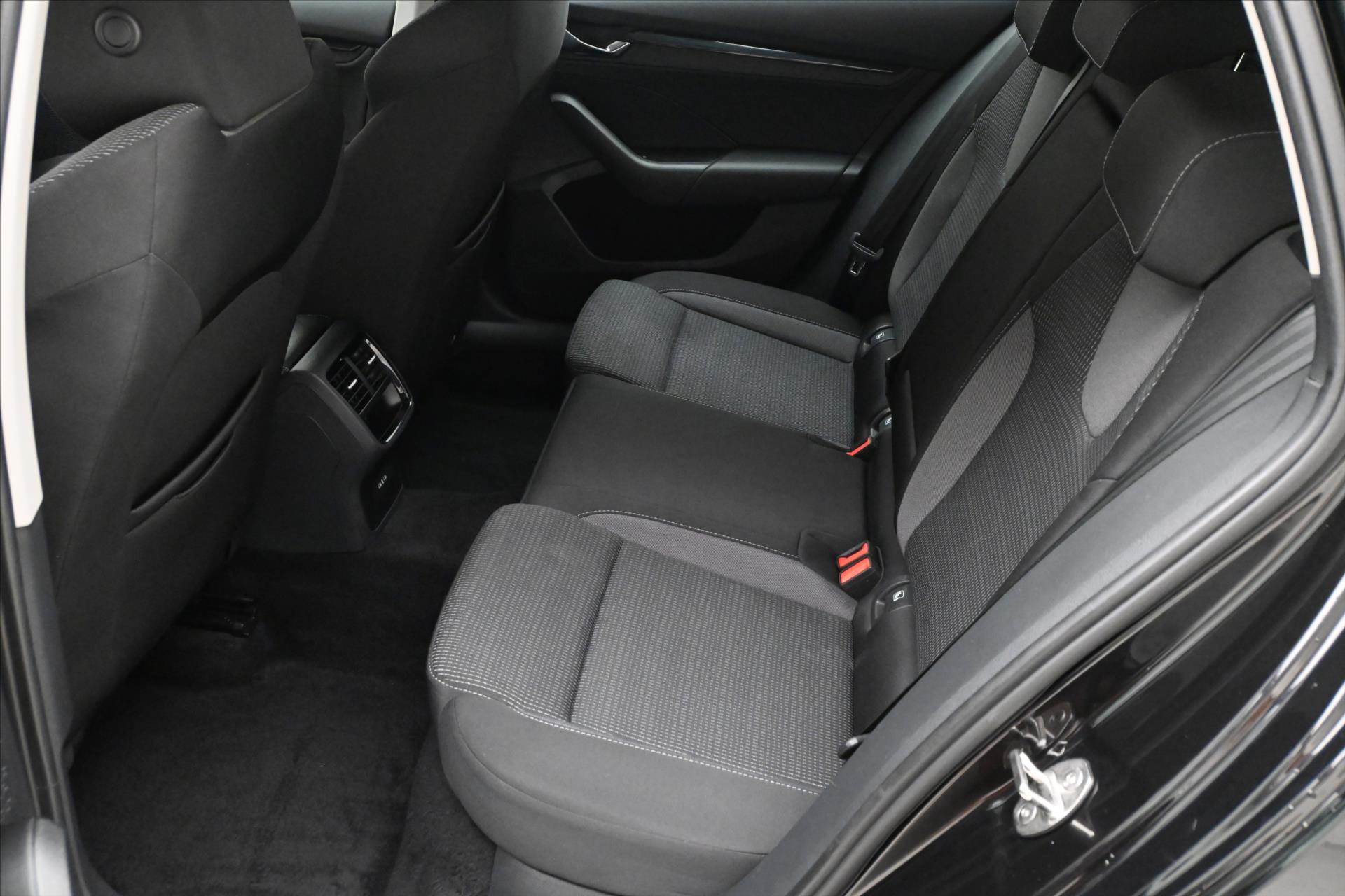 Main photo of the car Skoda Octavia 2.0 TDI 110 KW DSG TOWING Warranty up to 5 years (15)